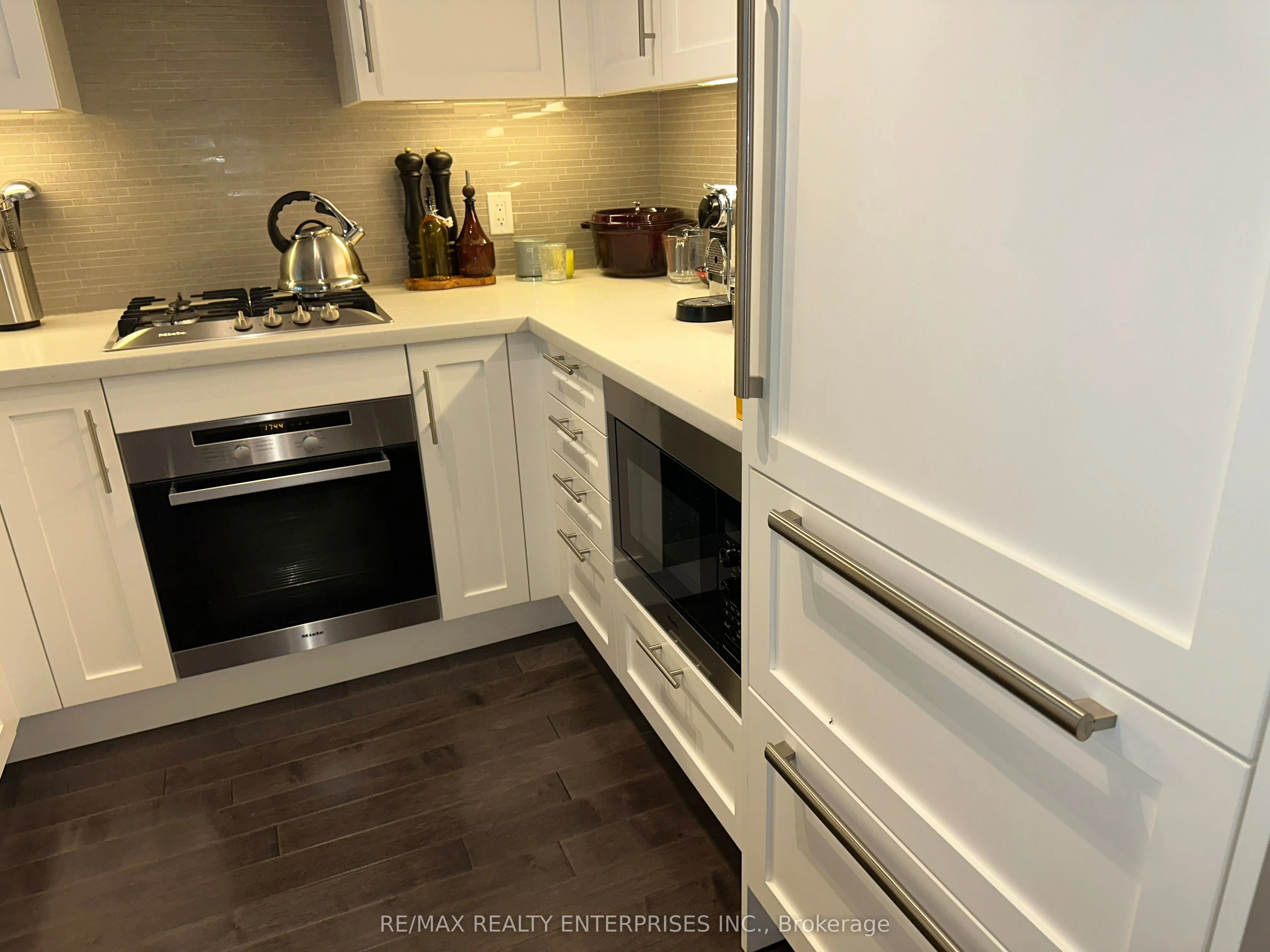 29 Queens Quay E, #829