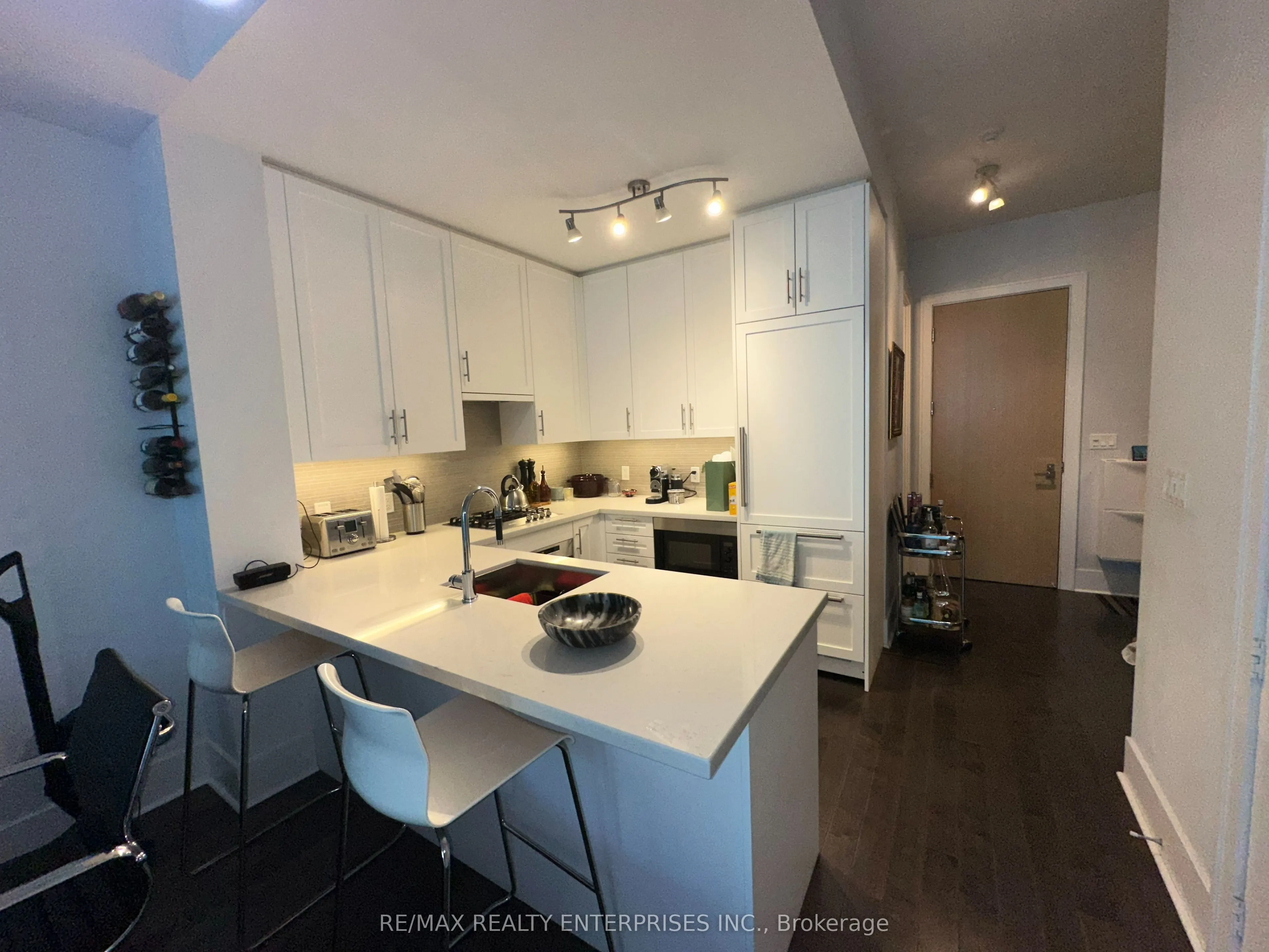 29 Queens Quay E, #829