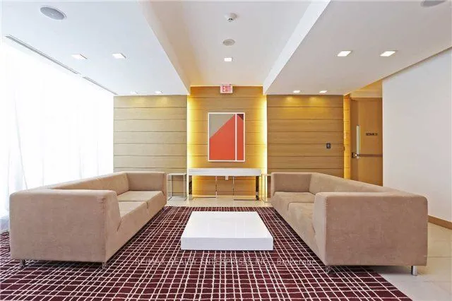 29 Queens Quay E, #829