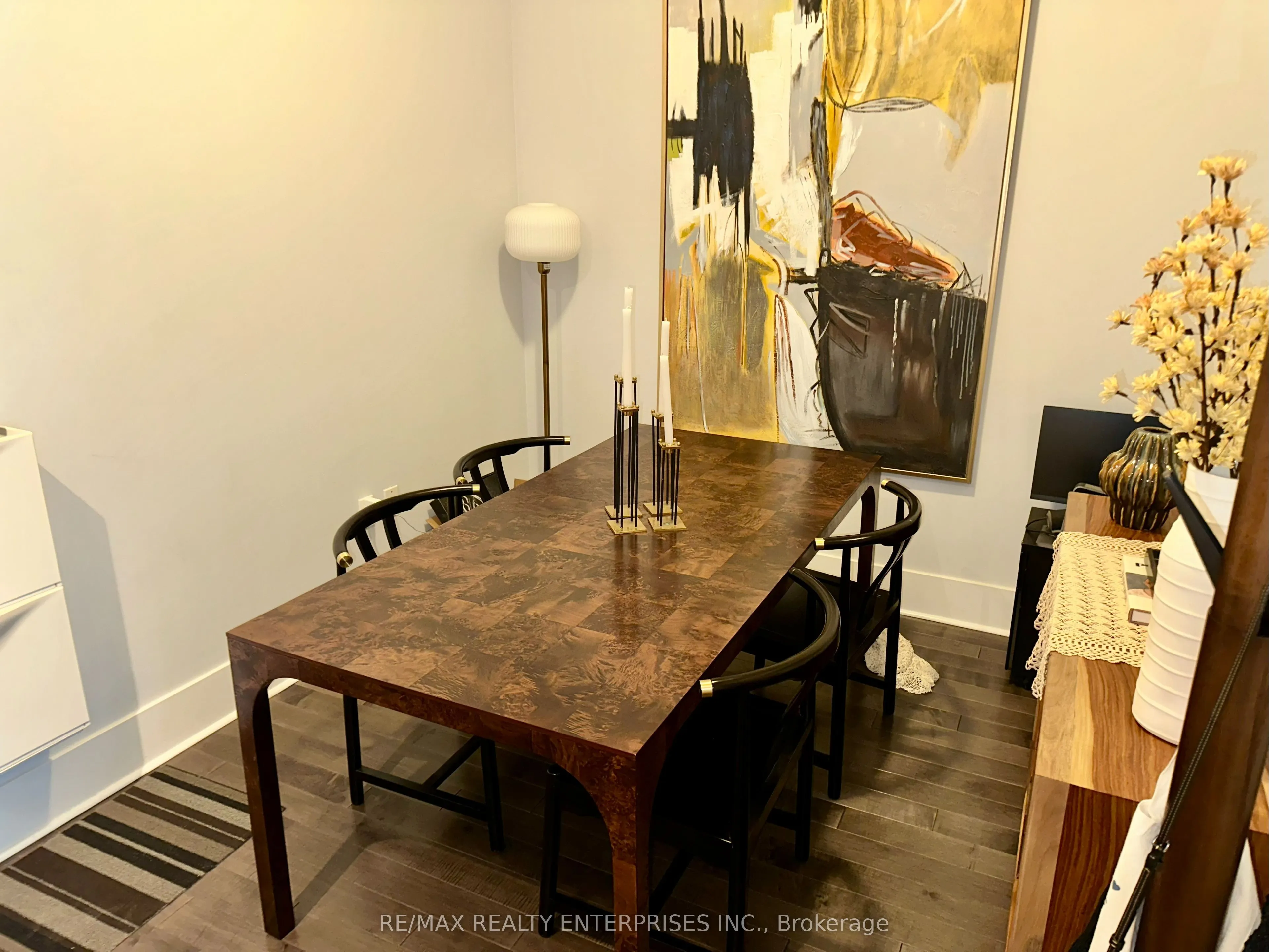 29 Queens Quay E, #829