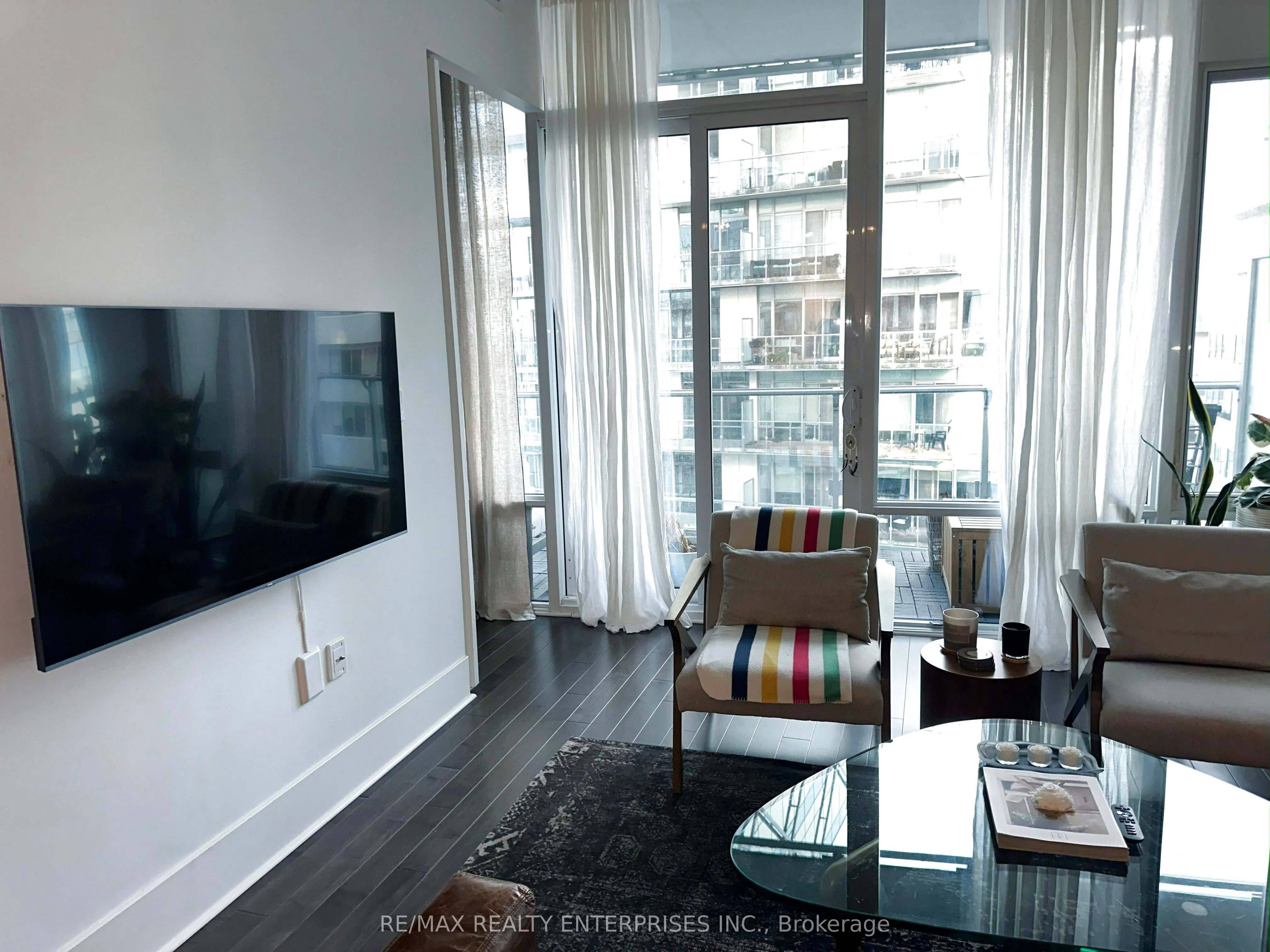 29 Queens Quay E, #829