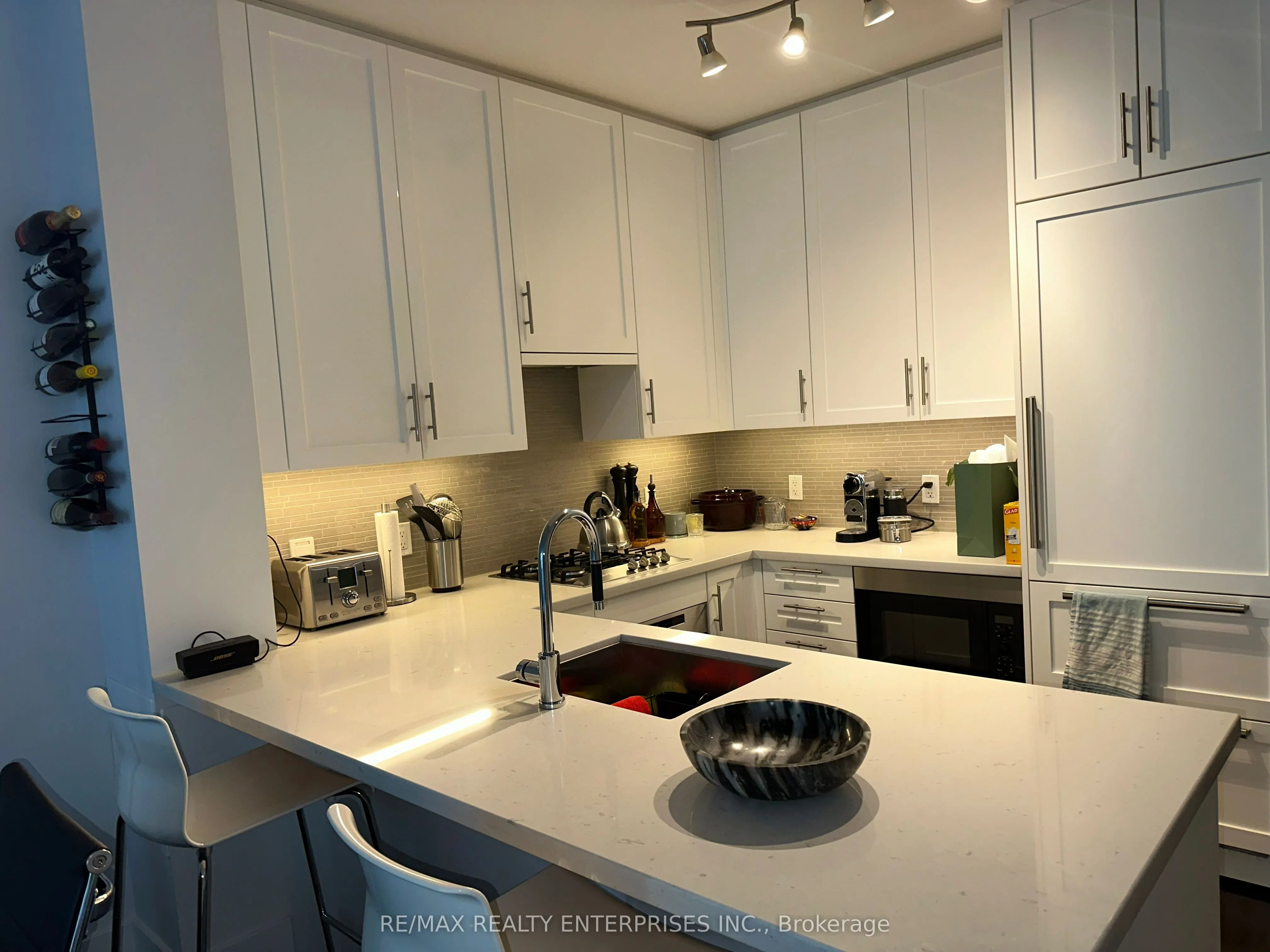 29 Queens Quay E, #829