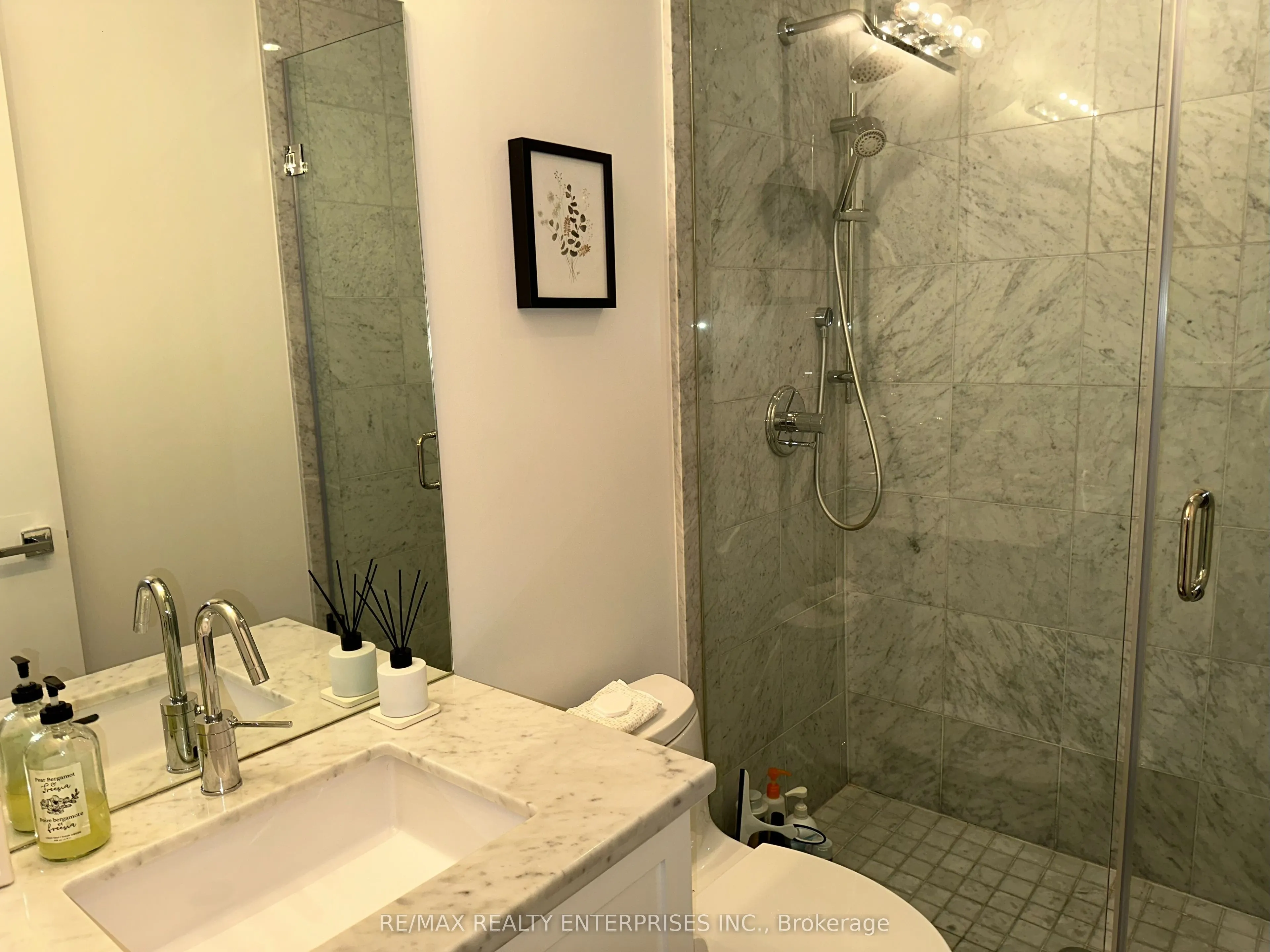 29 Queens Quay E, #829