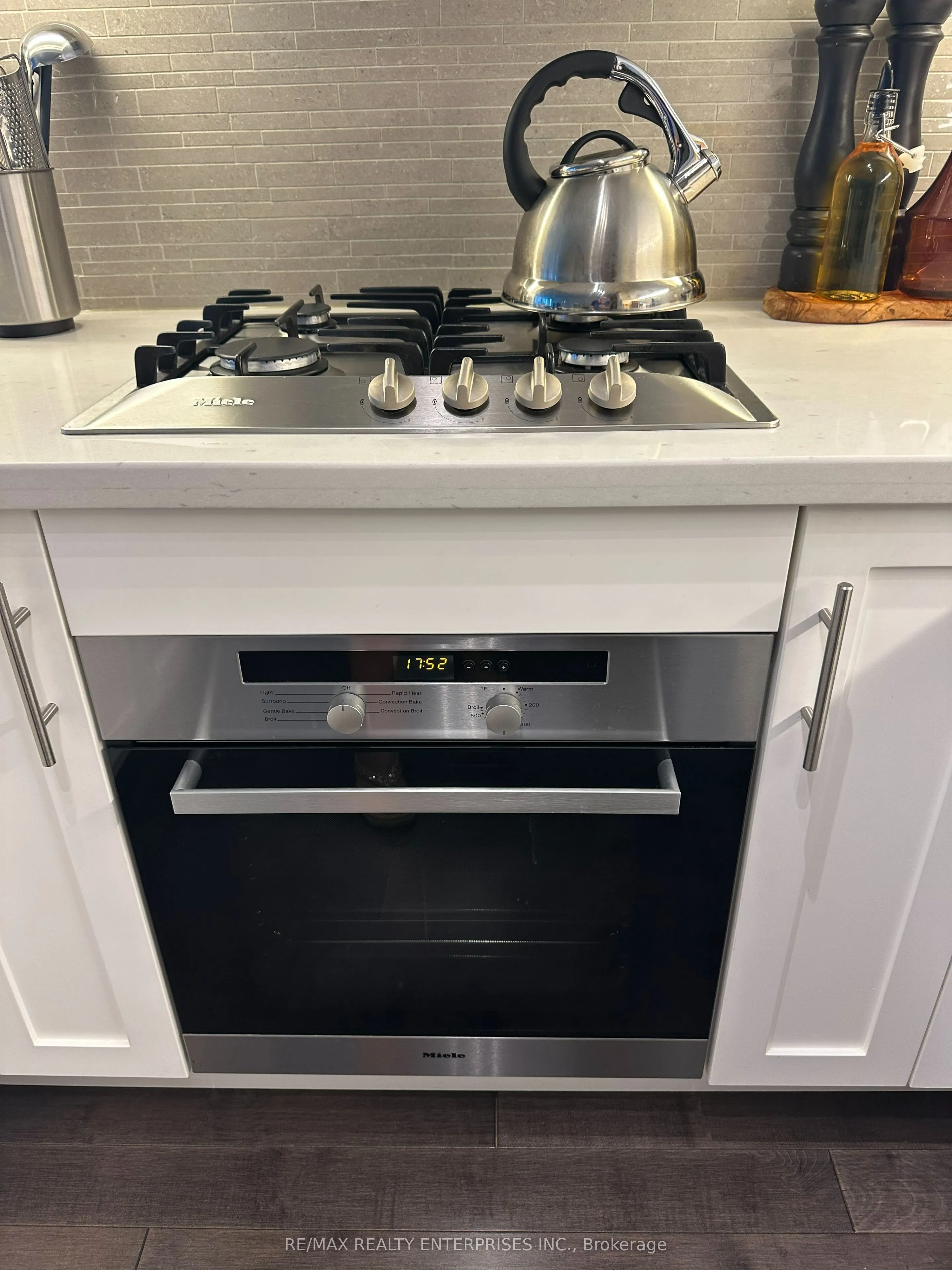 29 Queens Quay E, #829