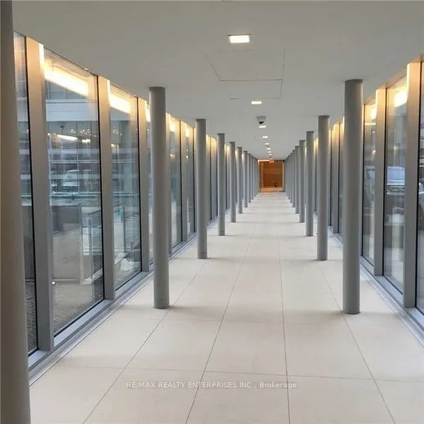 29 Queens Quay E, #829