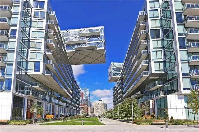 29 Queens Quay E, #829