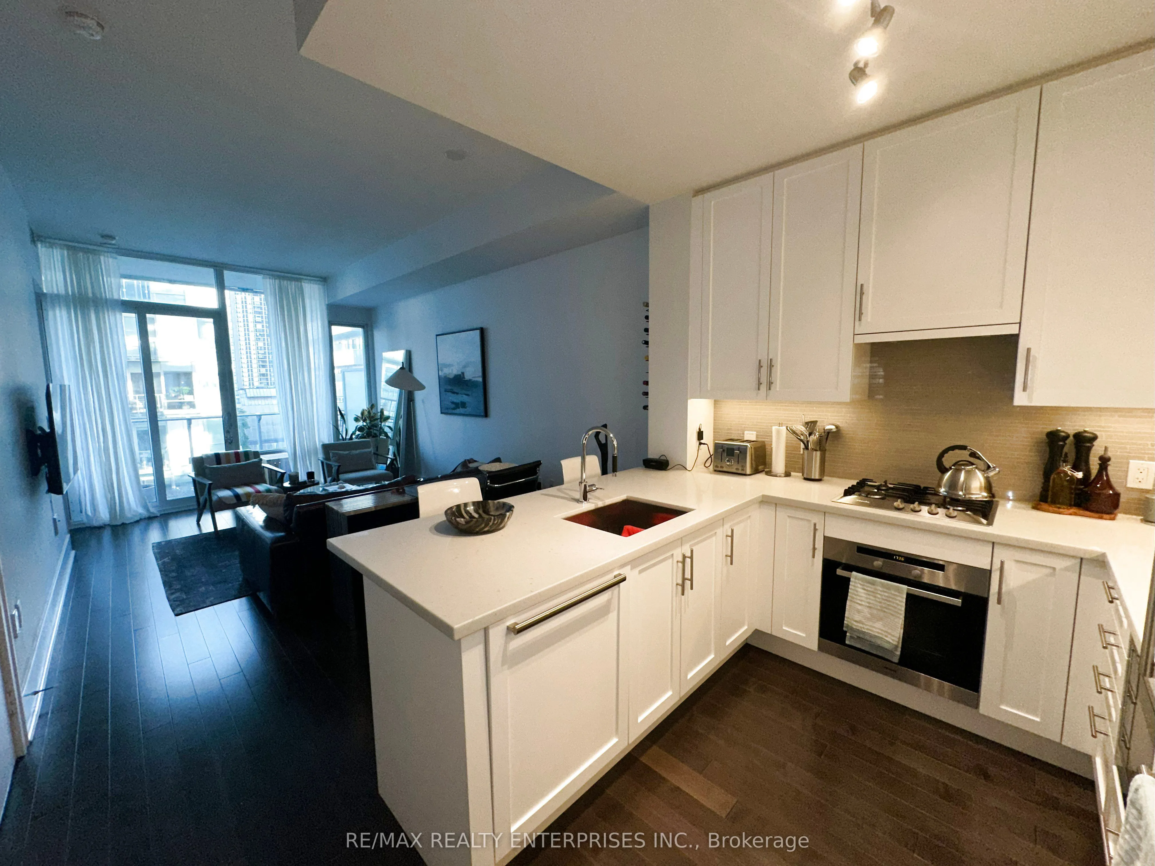 29 Queens Quay E, #829