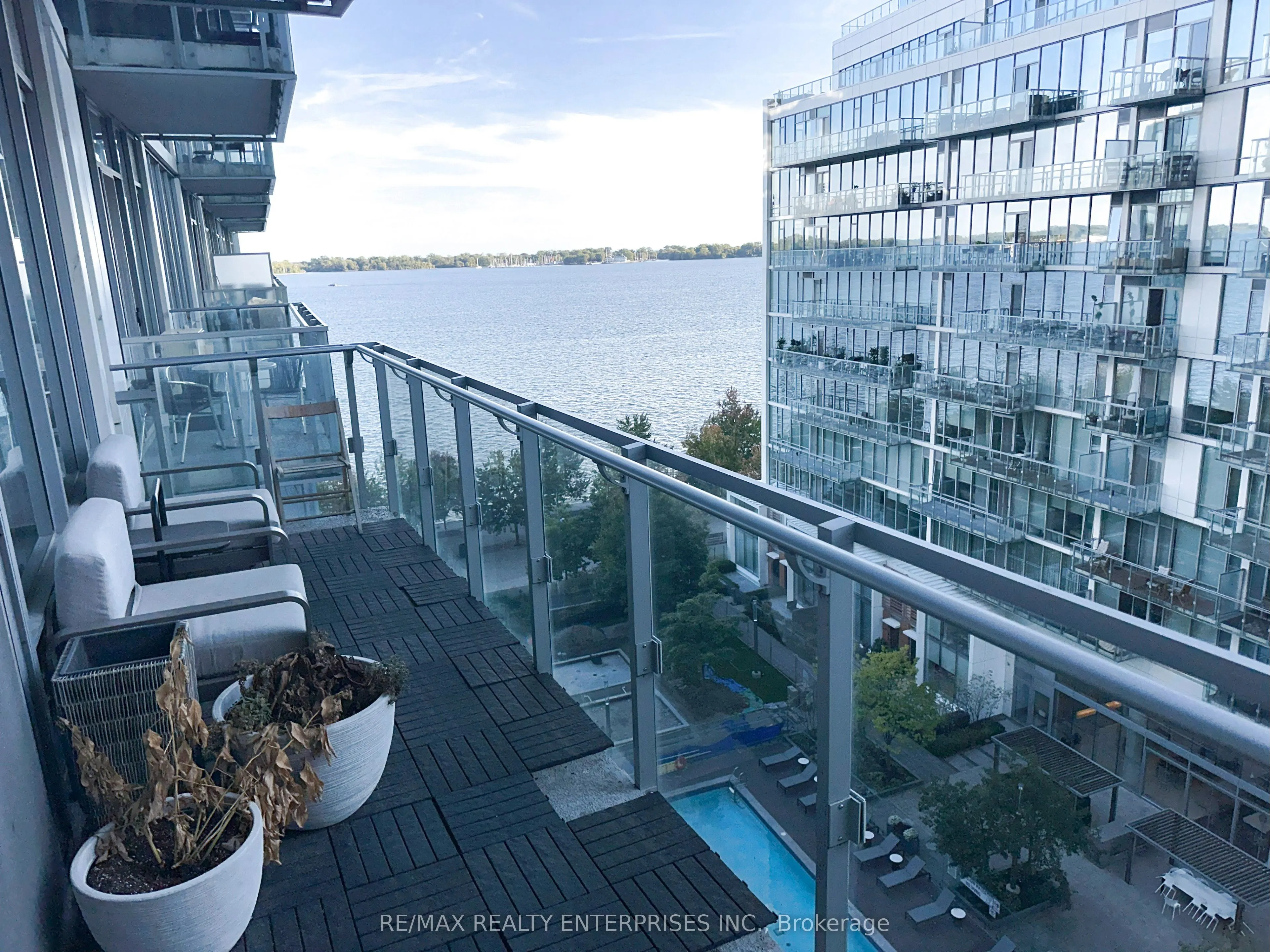 29 Queens Quay E, #829