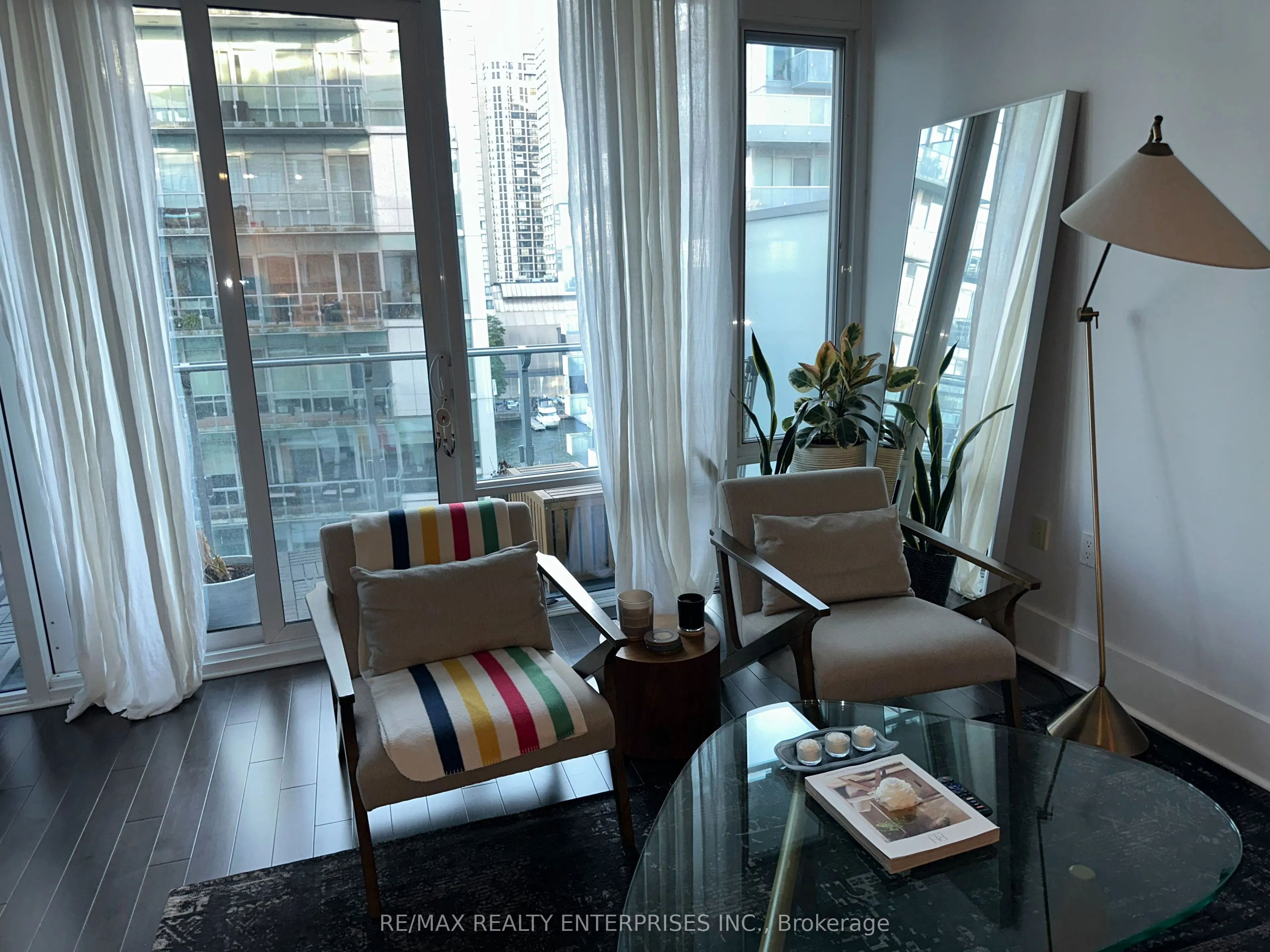 29 Queens Quay E, #829