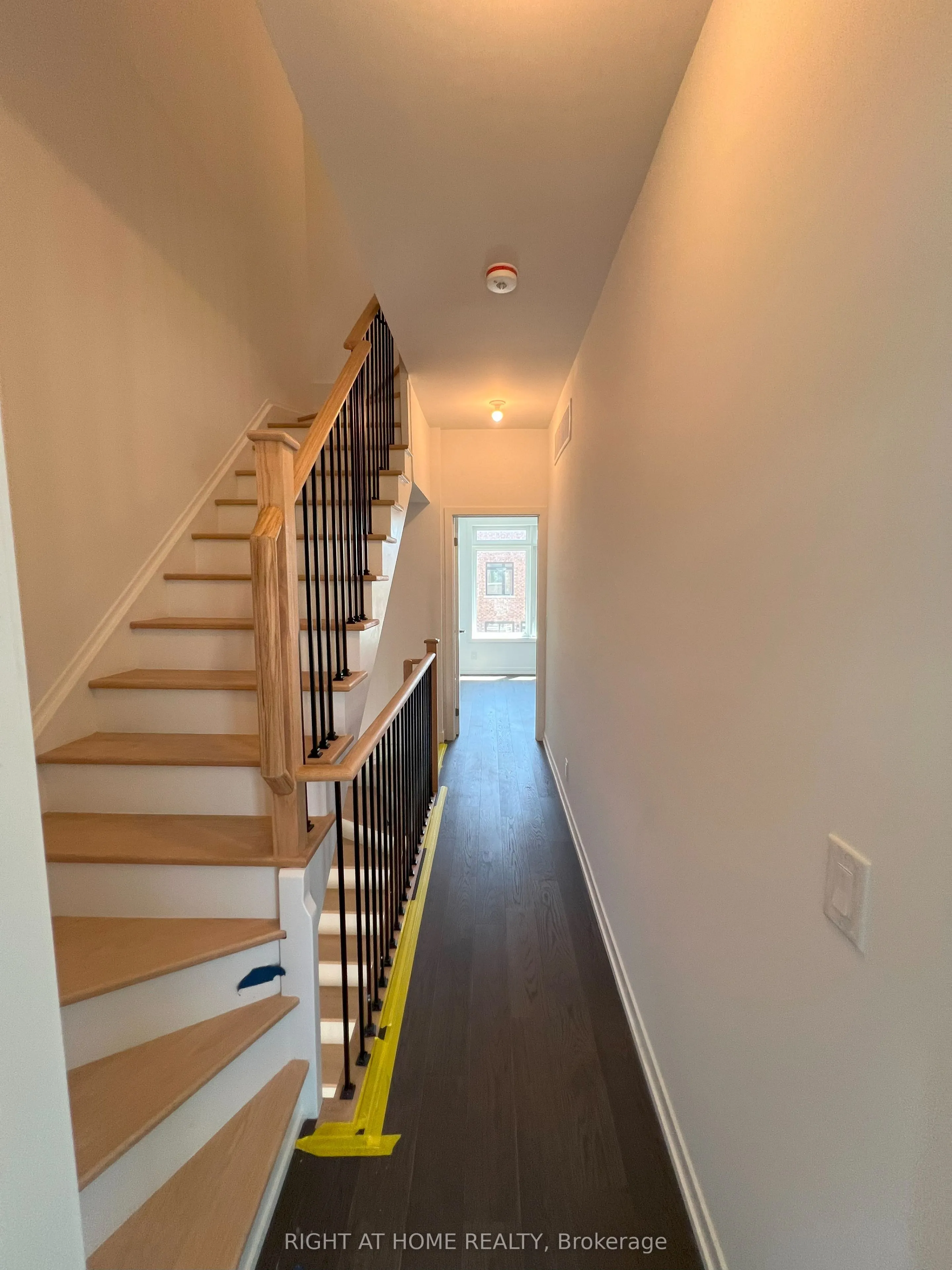 32 Spruce Pines Crescent