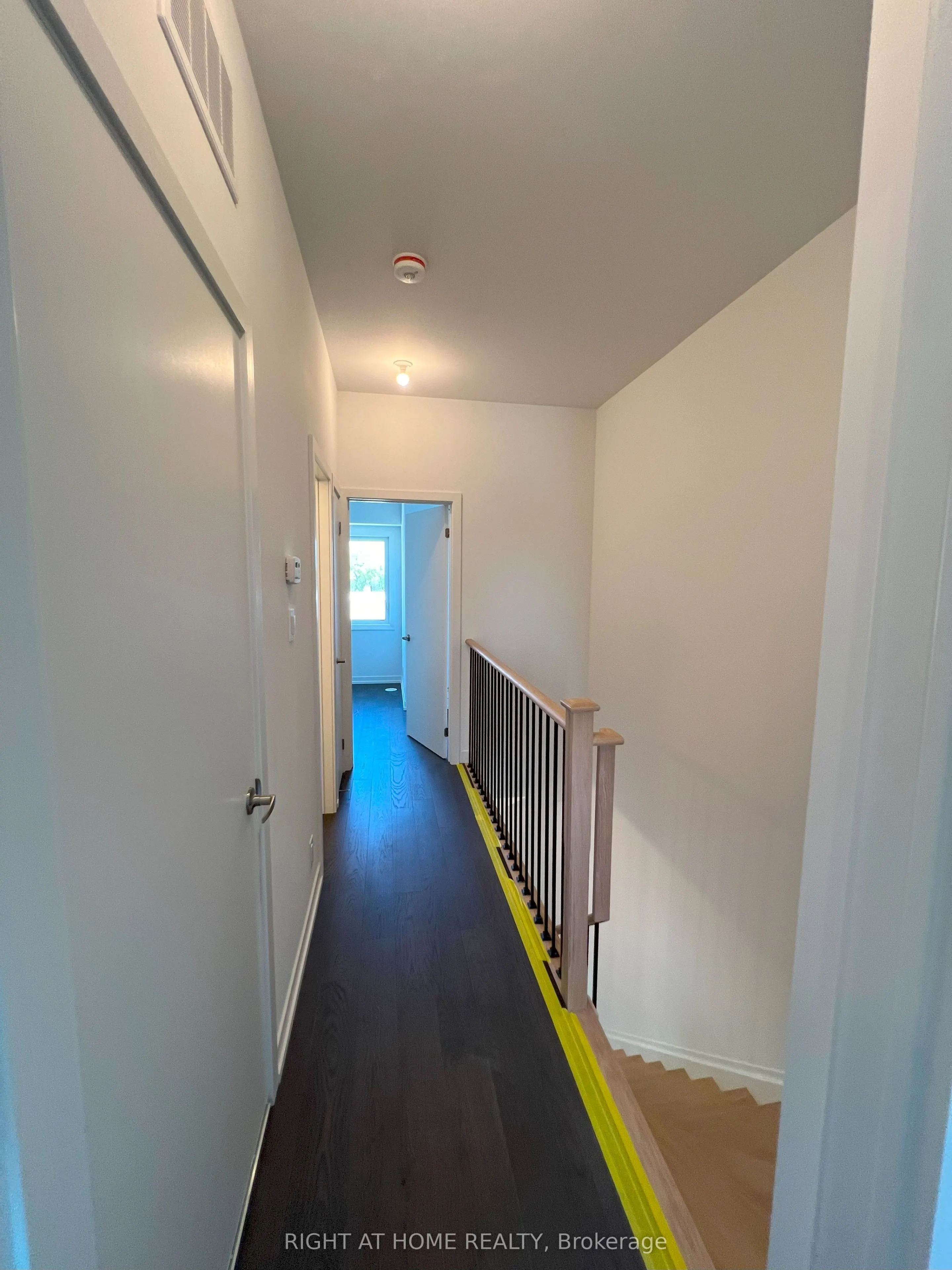 32 Spruce Pines Crescent