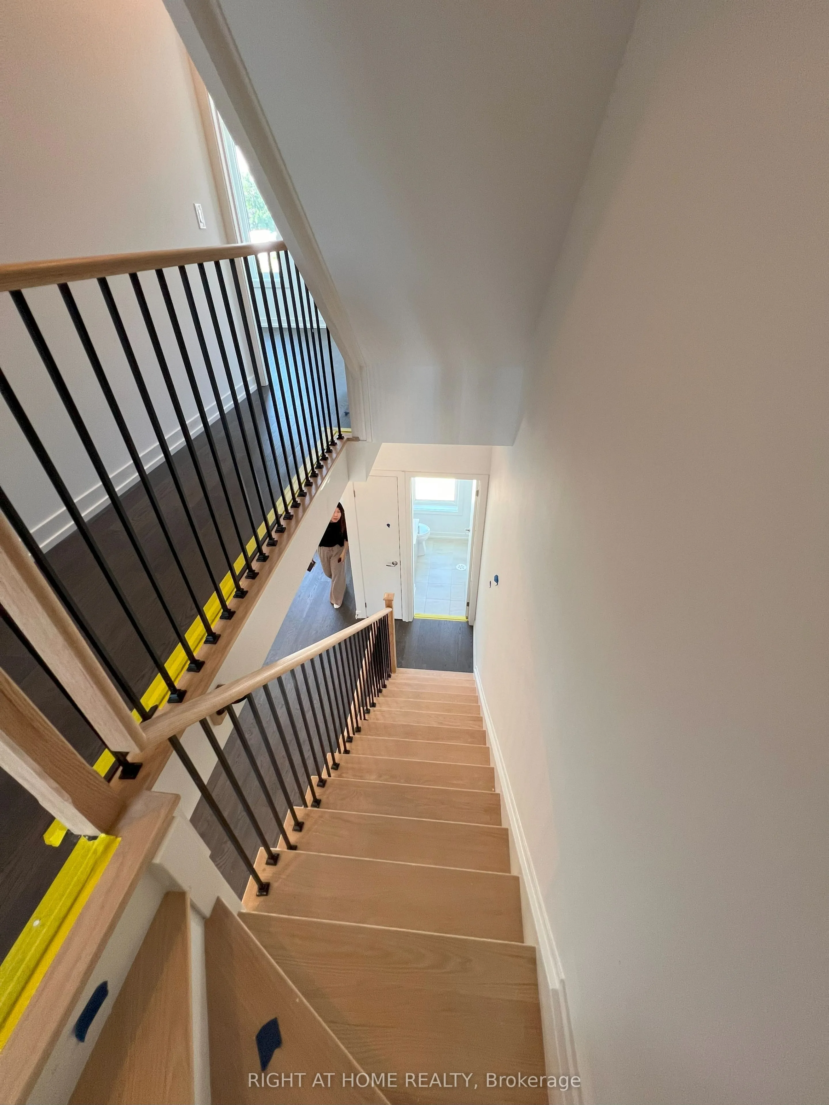 32 Spruce Pines Crescent