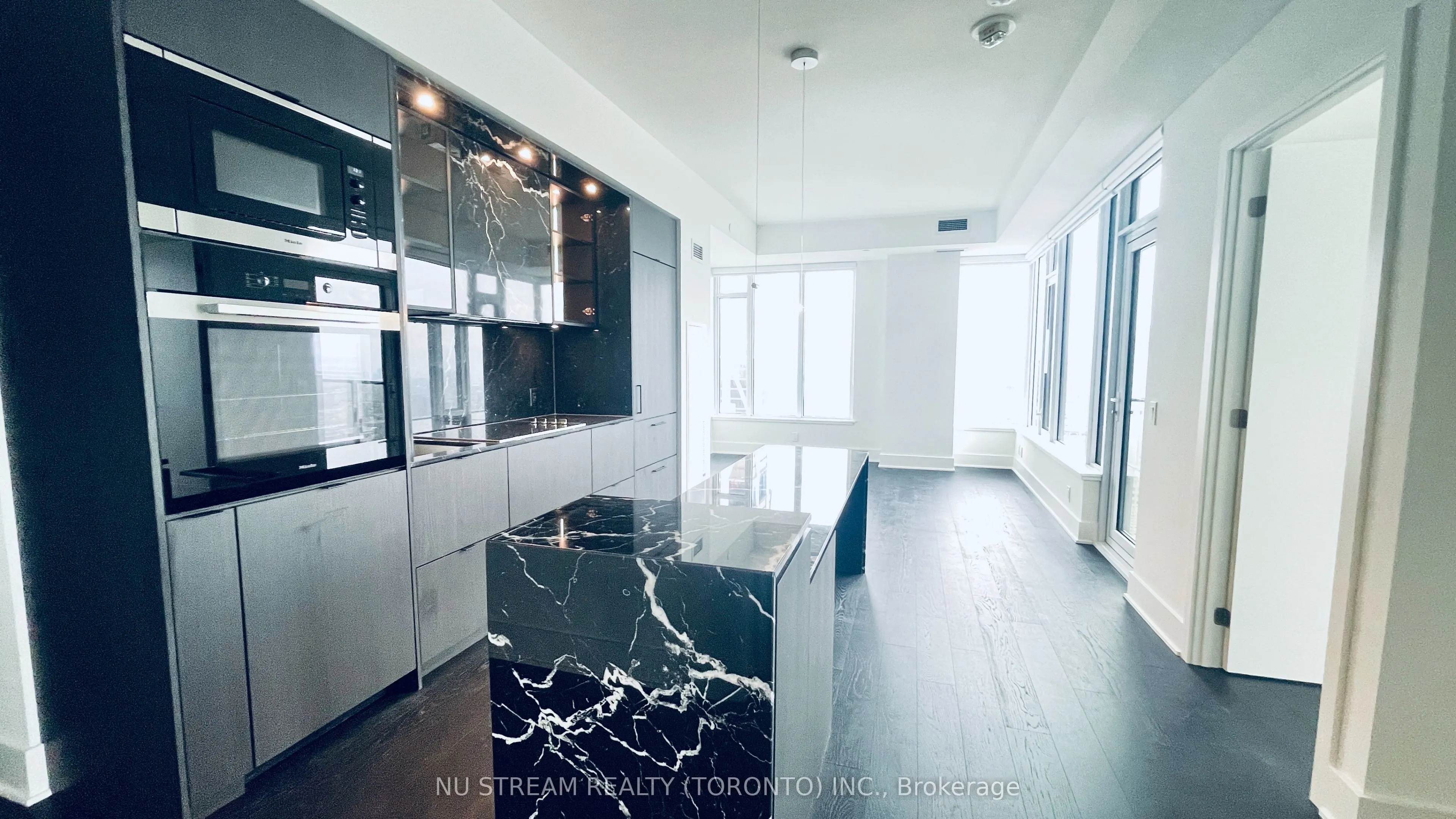11 Yorkville Avenue, #4809