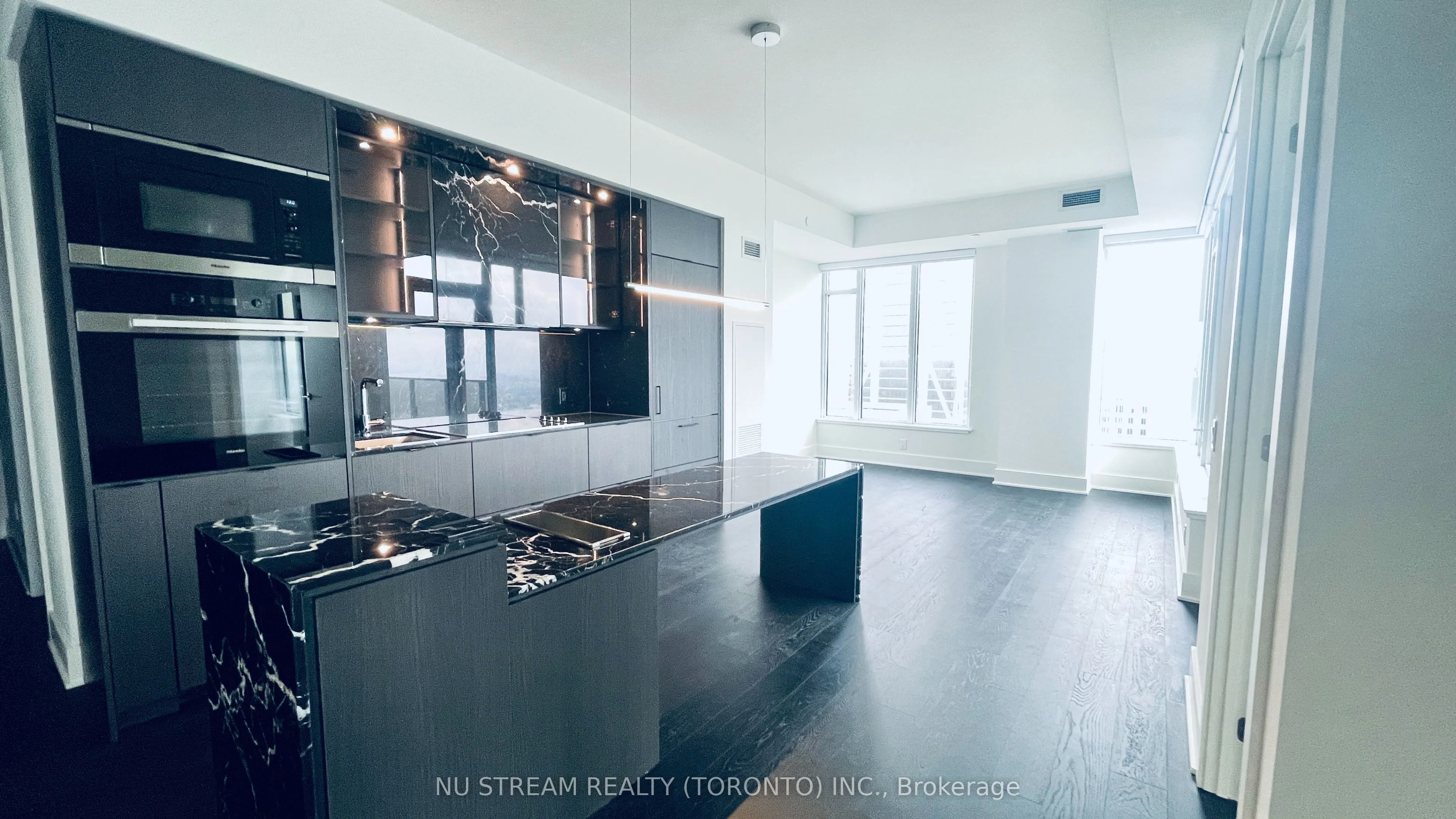 11 Yorkville Avenue, #4809