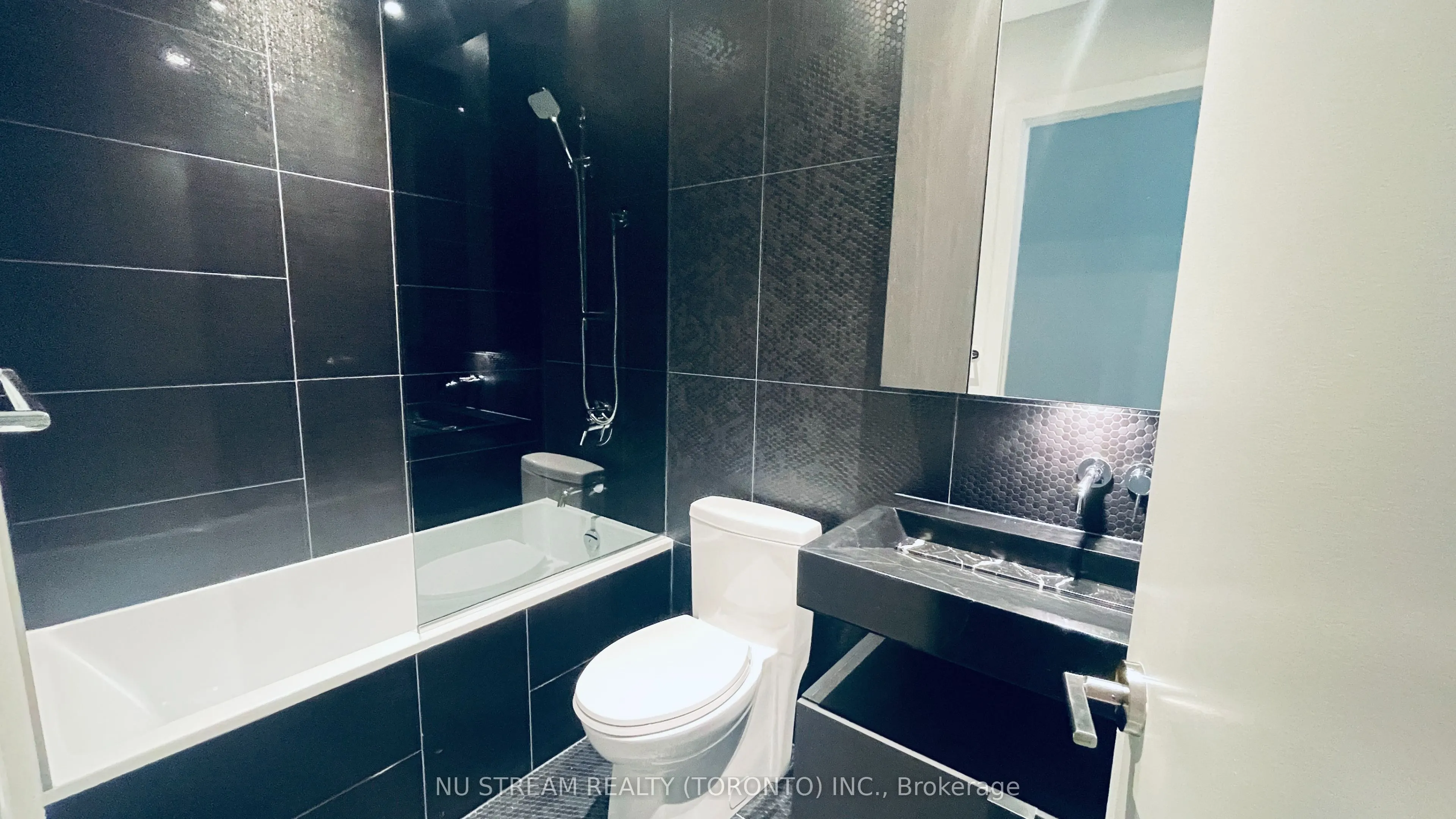 11 Yorkville Avenue, #4809