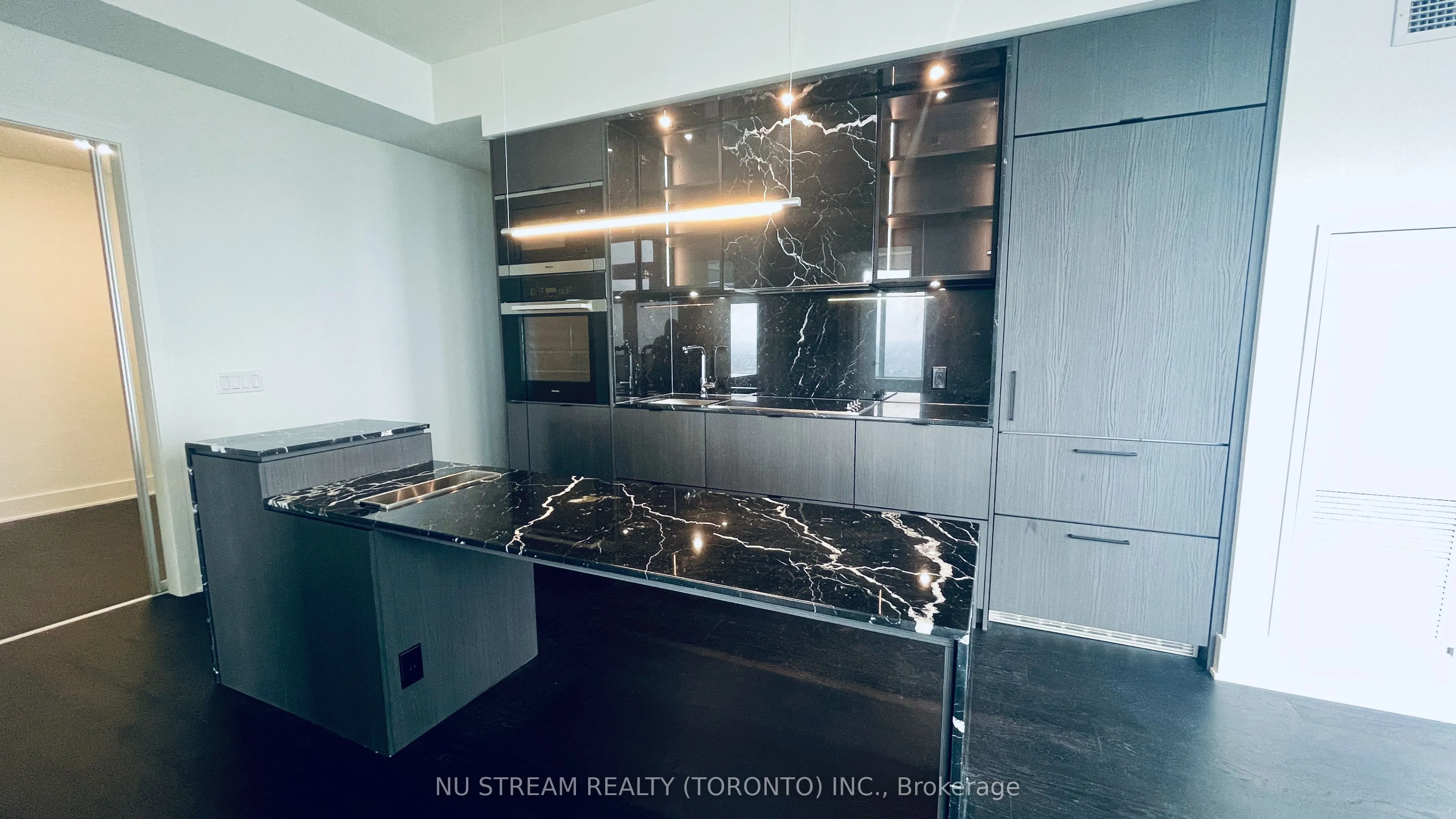 11 Yorkville Avenue, #4809