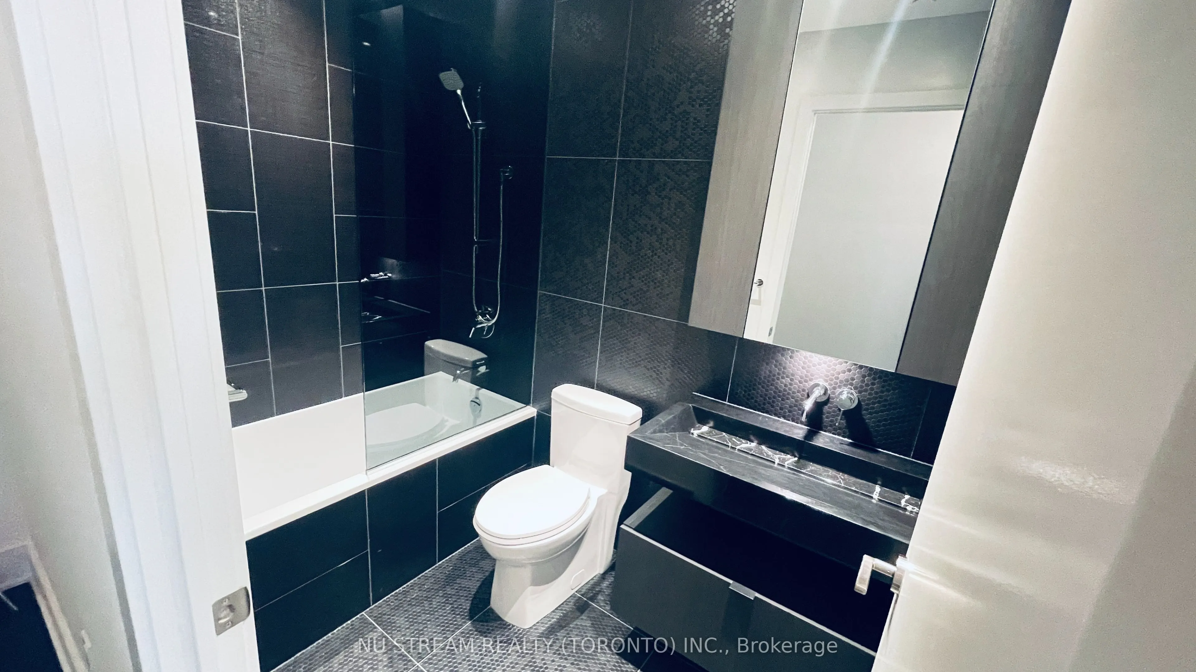 11 Yorkville Avenue, #4809