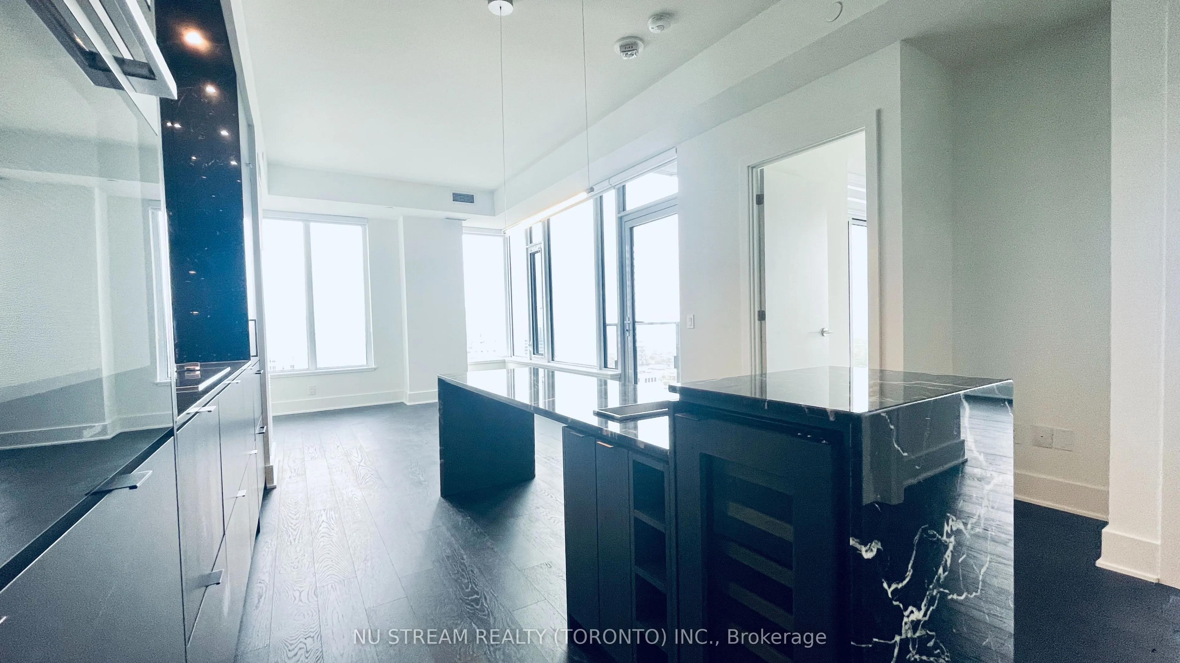 11 Yorkville Avenue, #4809