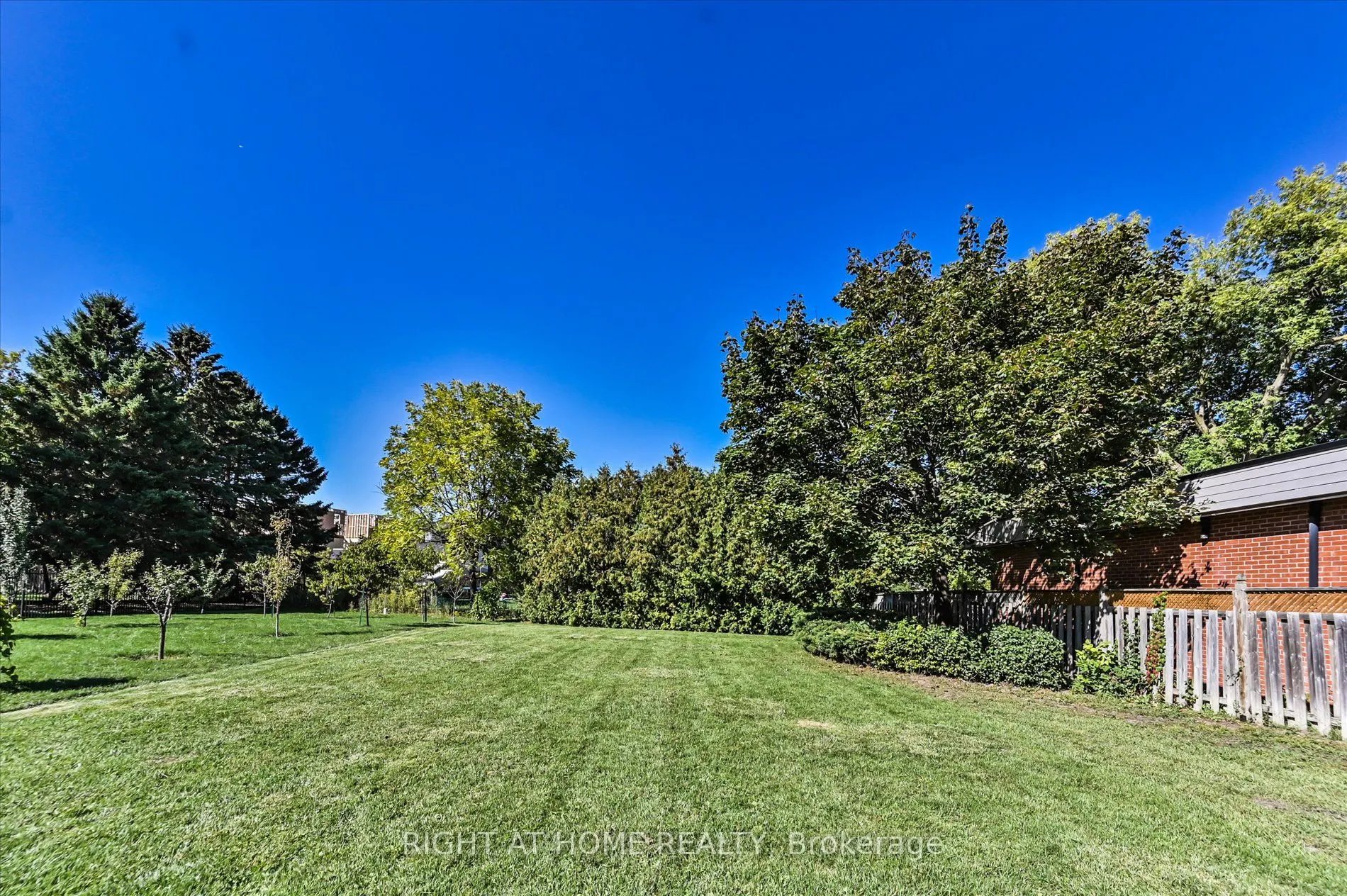 154 Charlton Boulevard