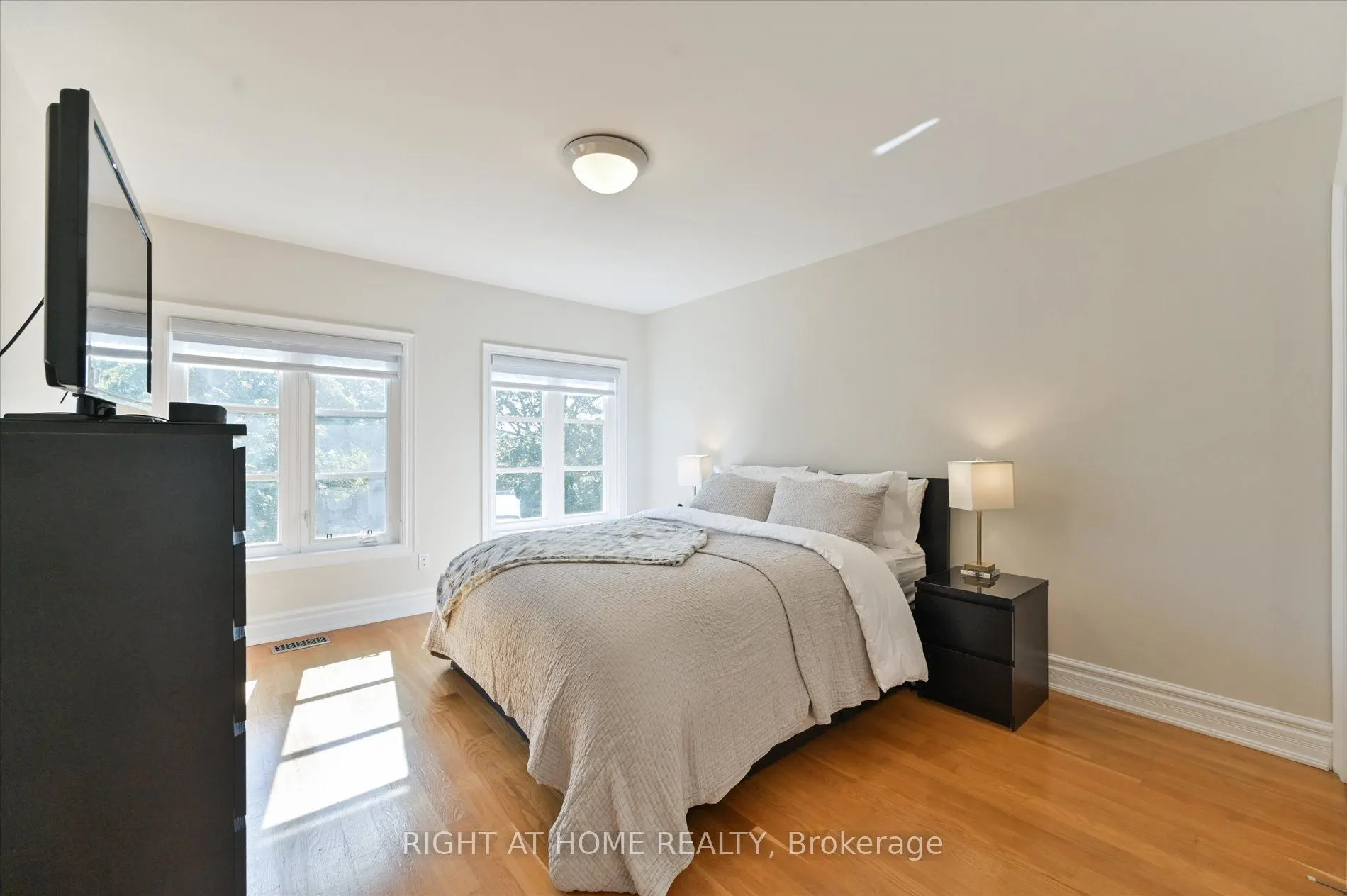 154 Charlton Boulevard