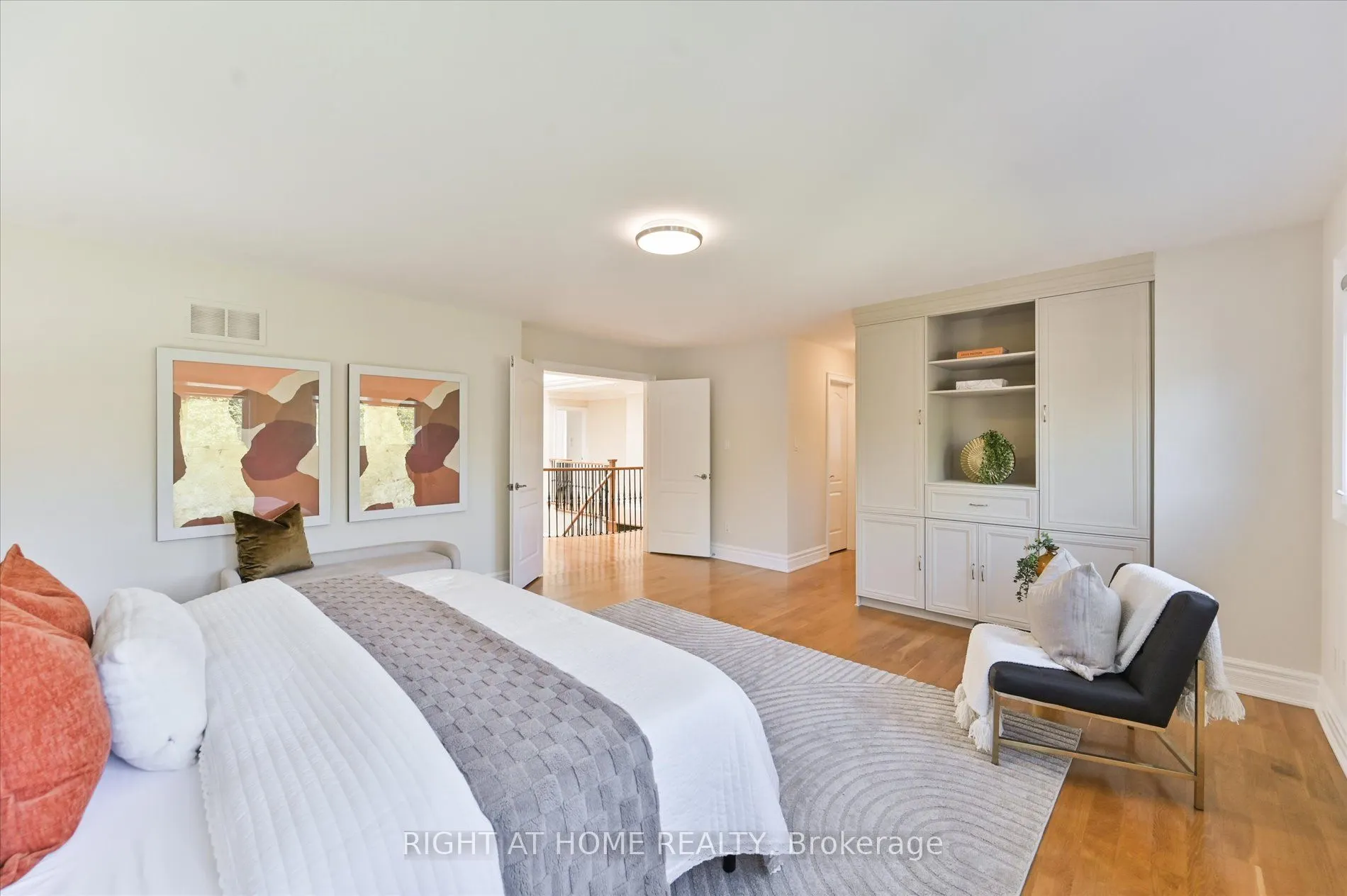 154 Charlton Boulevard