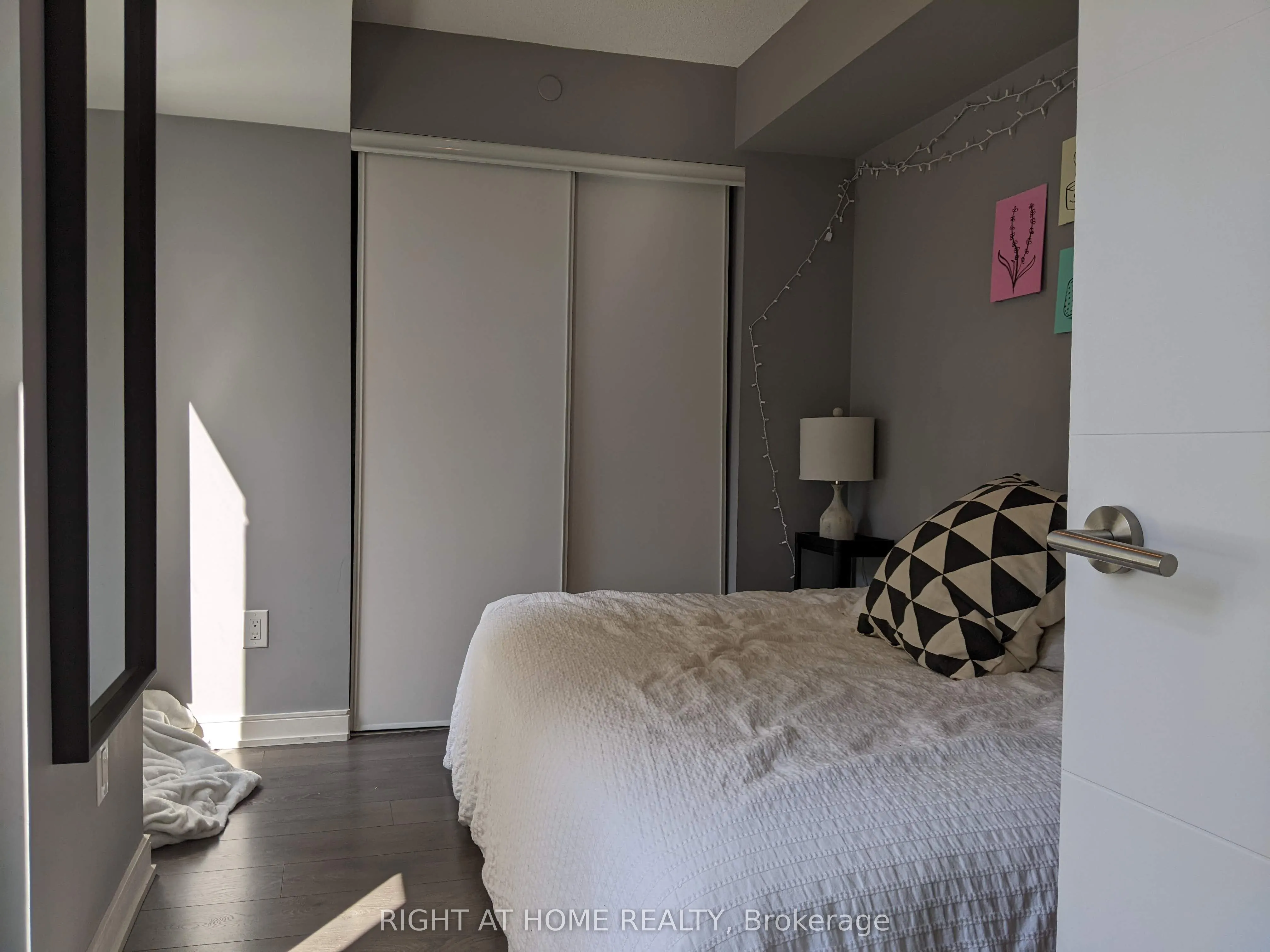 525 Adelaide Street W, #629