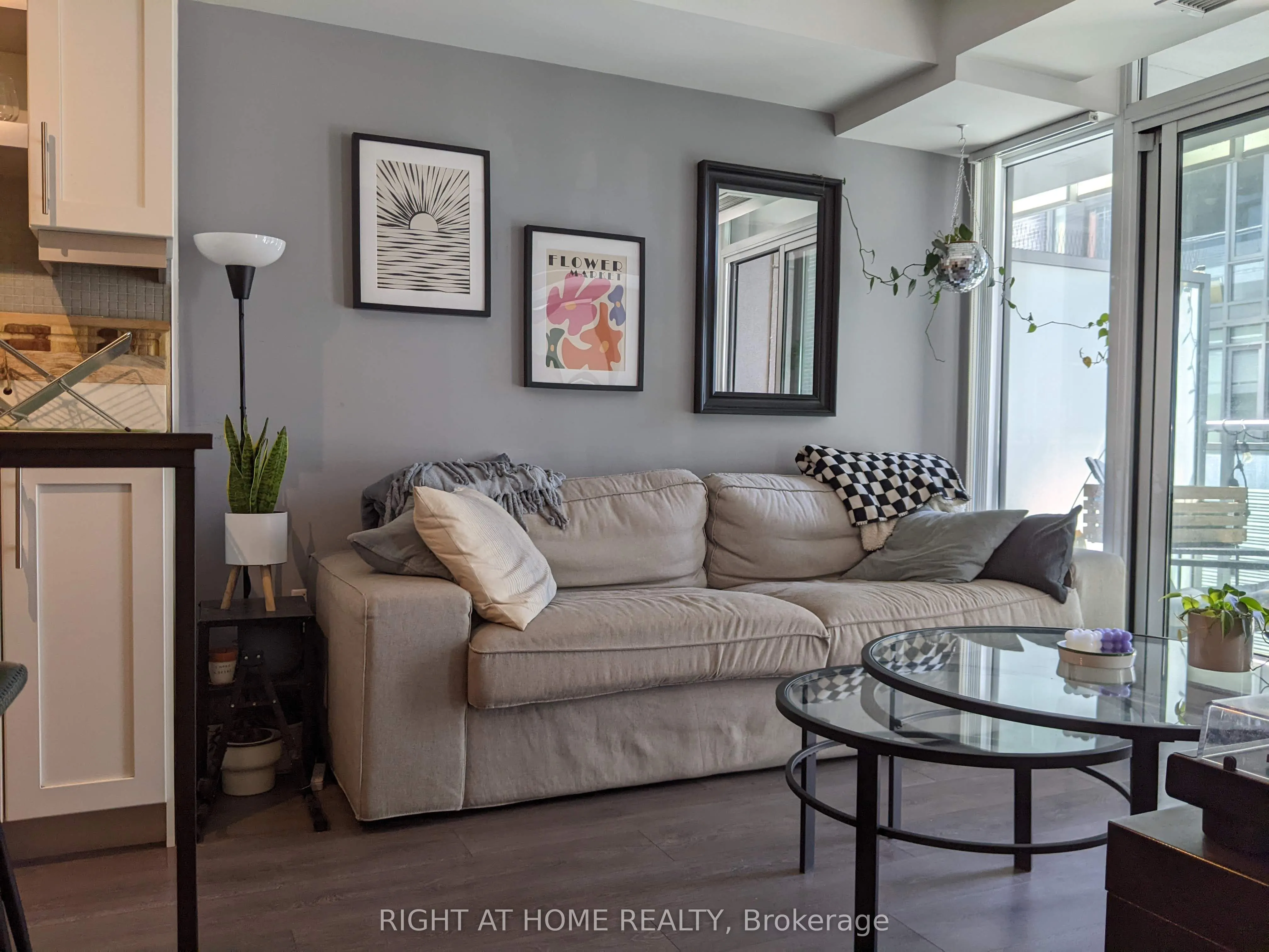 525 Adelaide Street W, #629