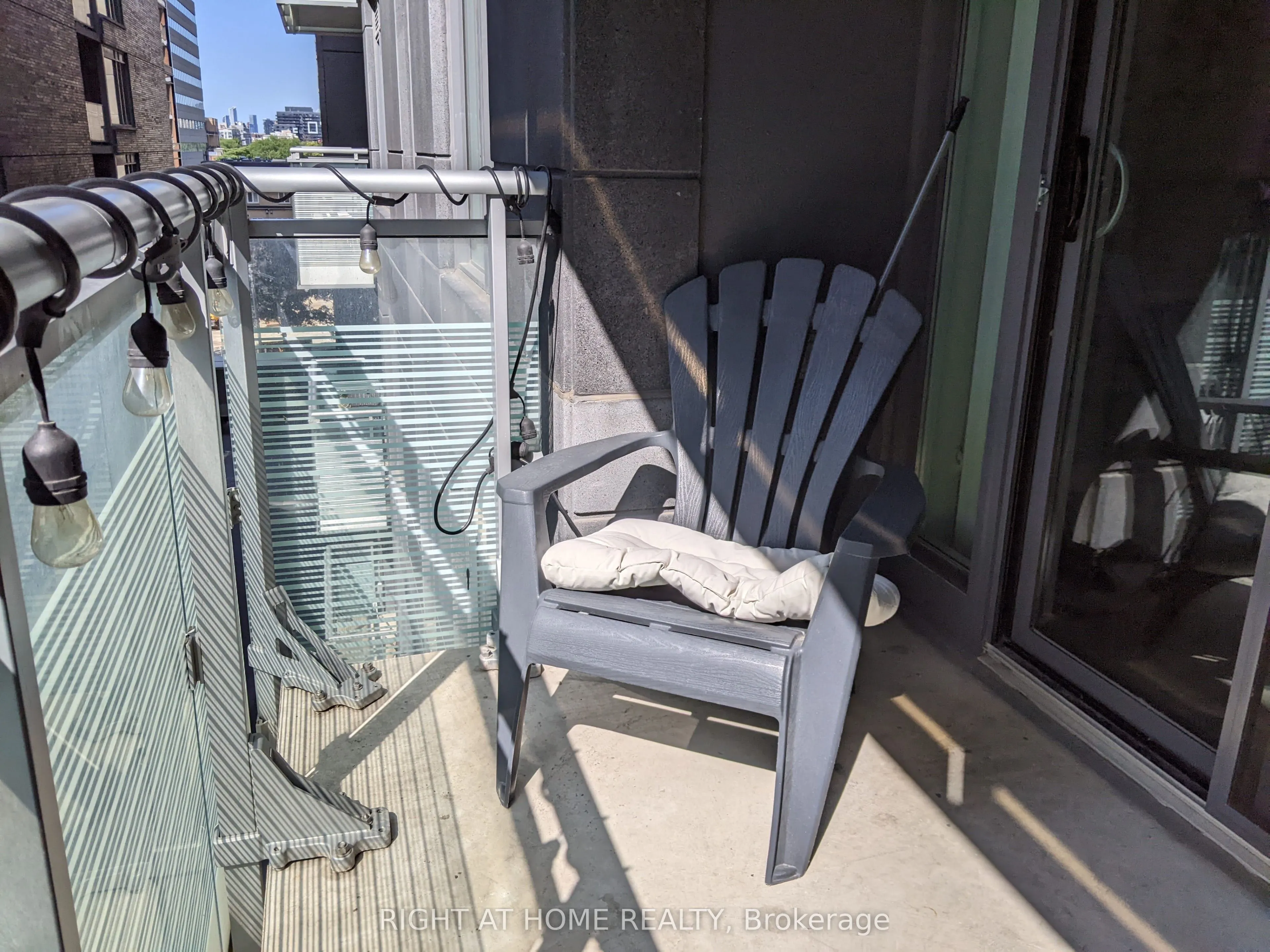 525 Adelaide Street W, #629
