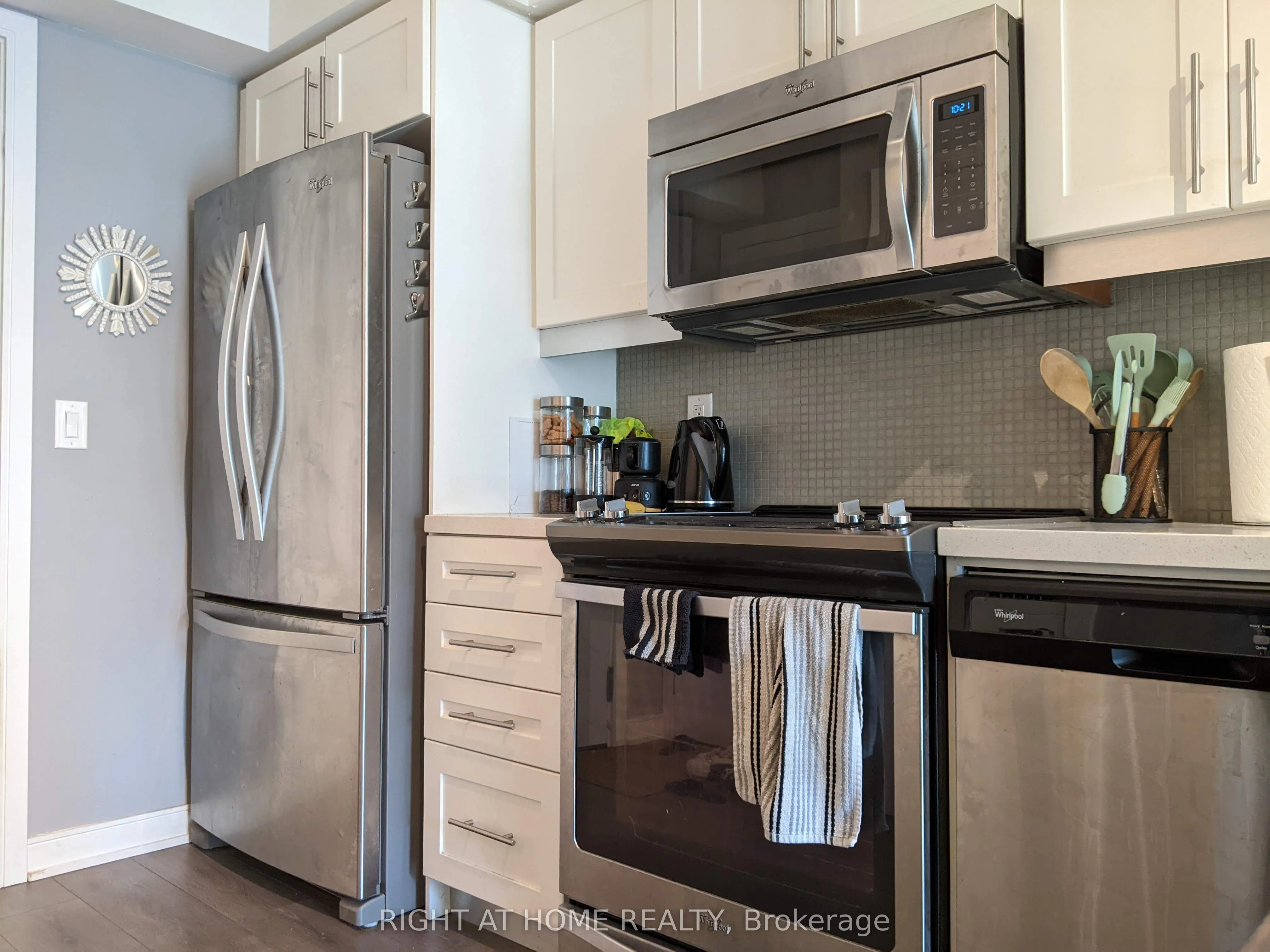 525 Adelaide Street W, #629