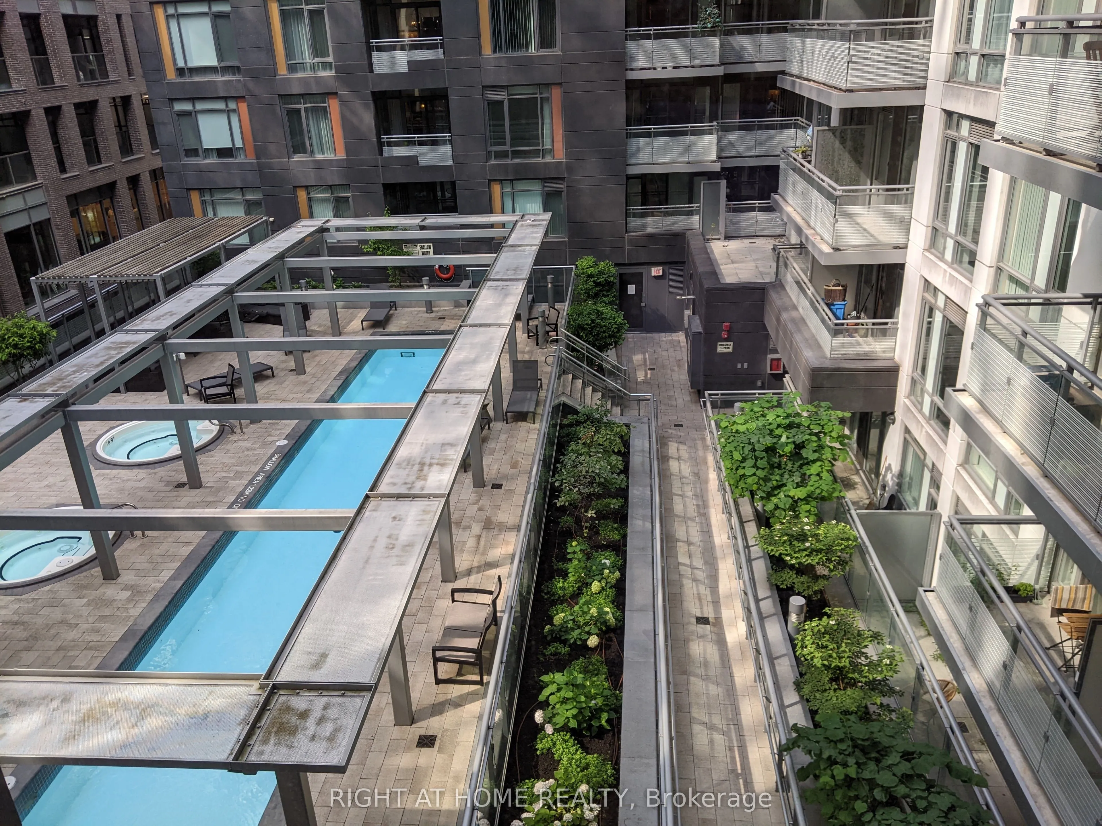 525 Adelaide Street W, #629