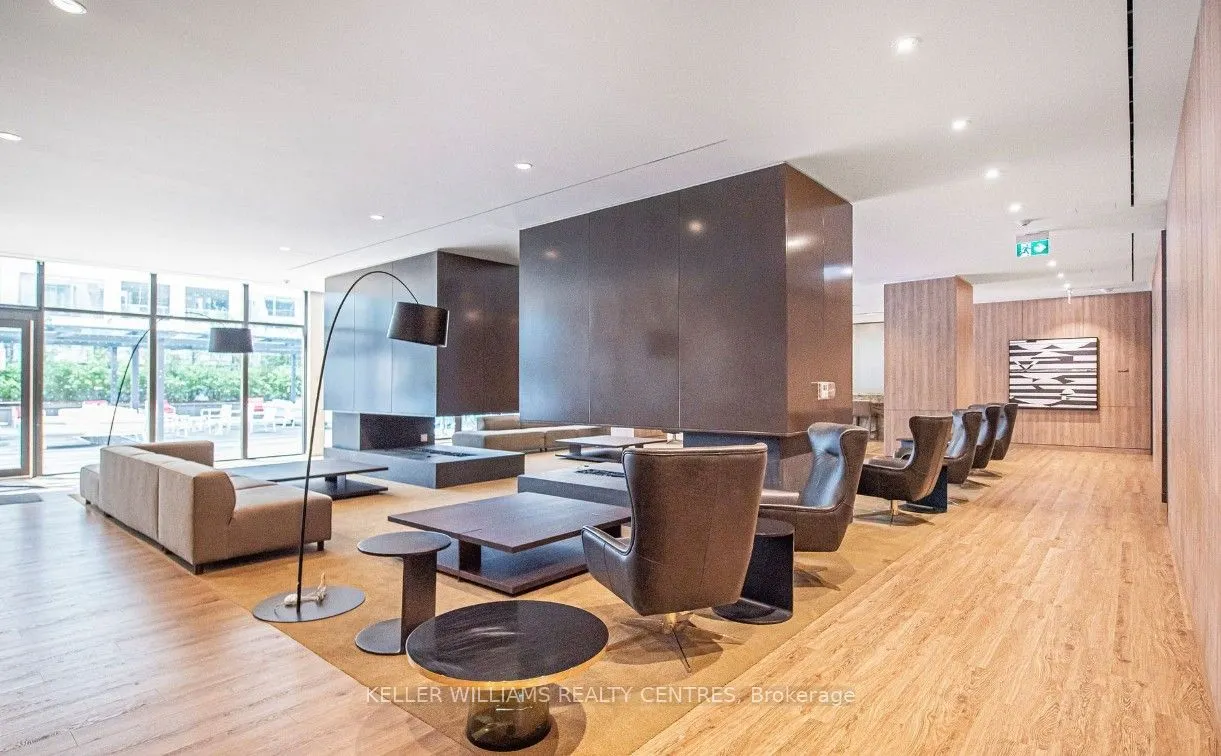 27 Bathurst Street, #712