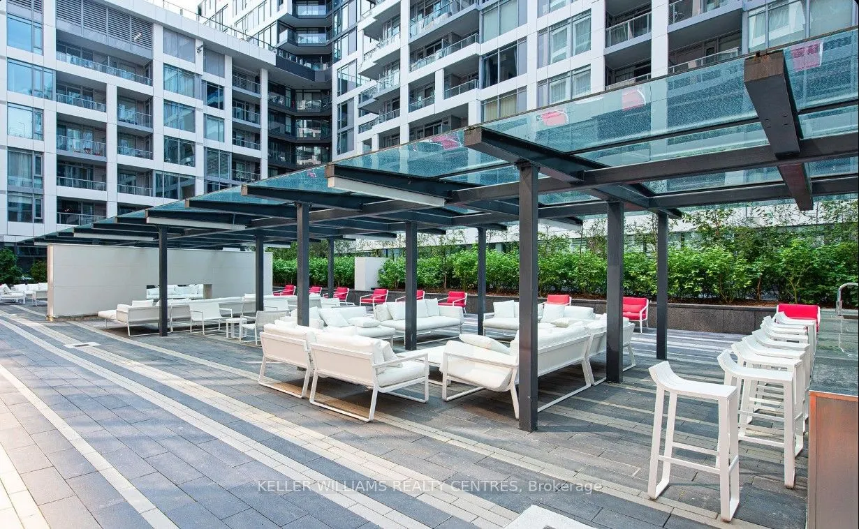 27 Bathurst Street, #712