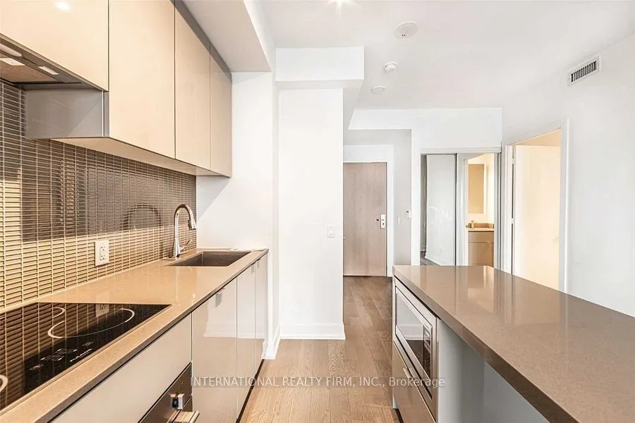 7 Grenville Street, #4806