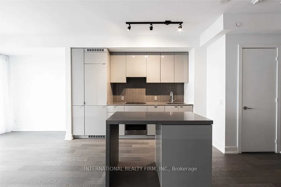 7 Grenville Street, #4806