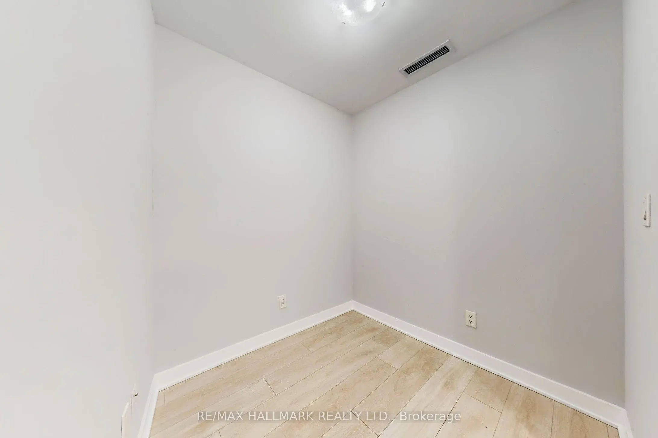 2221 Yonge Street, #313