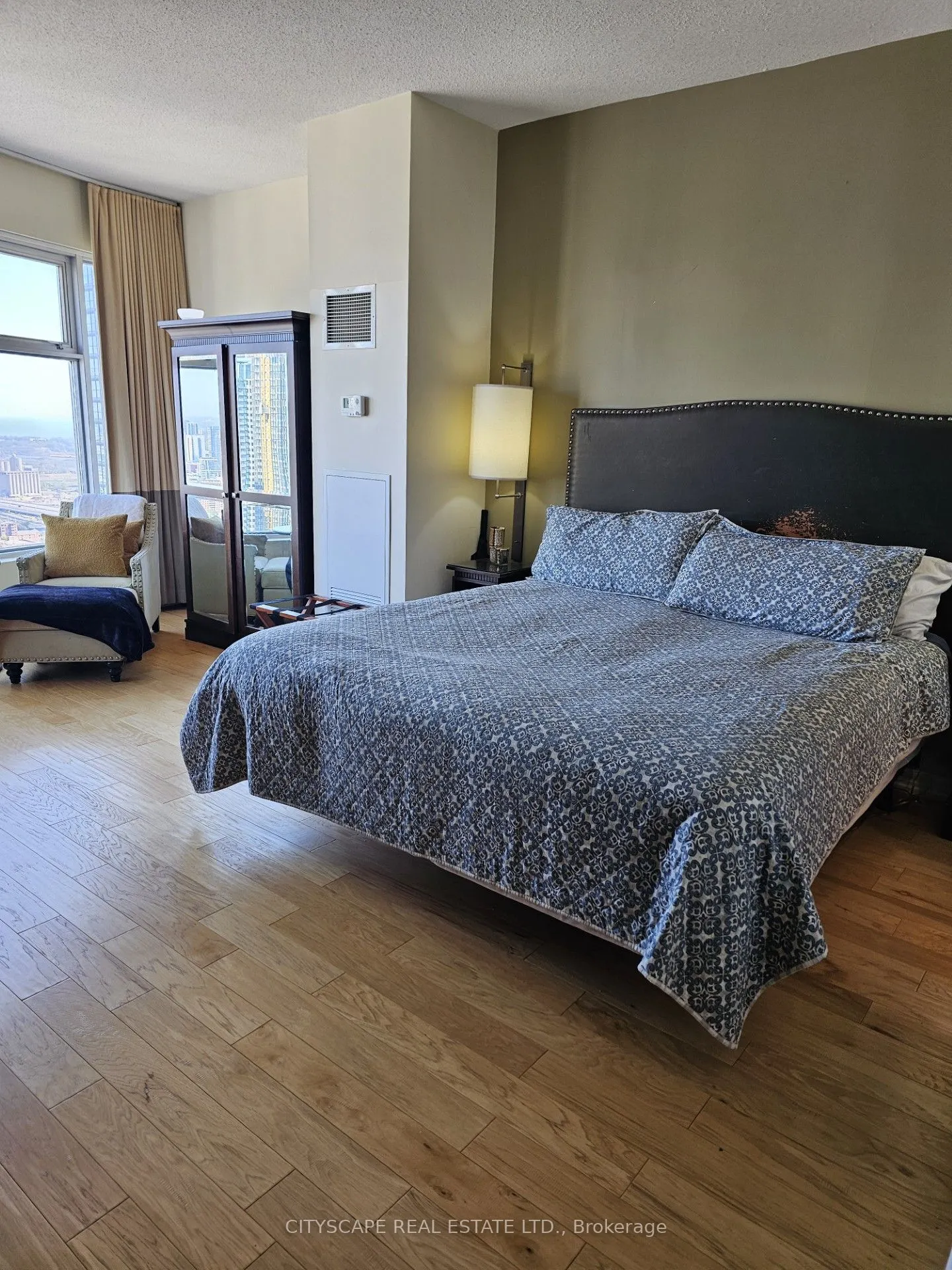 1 King Street W, #3706