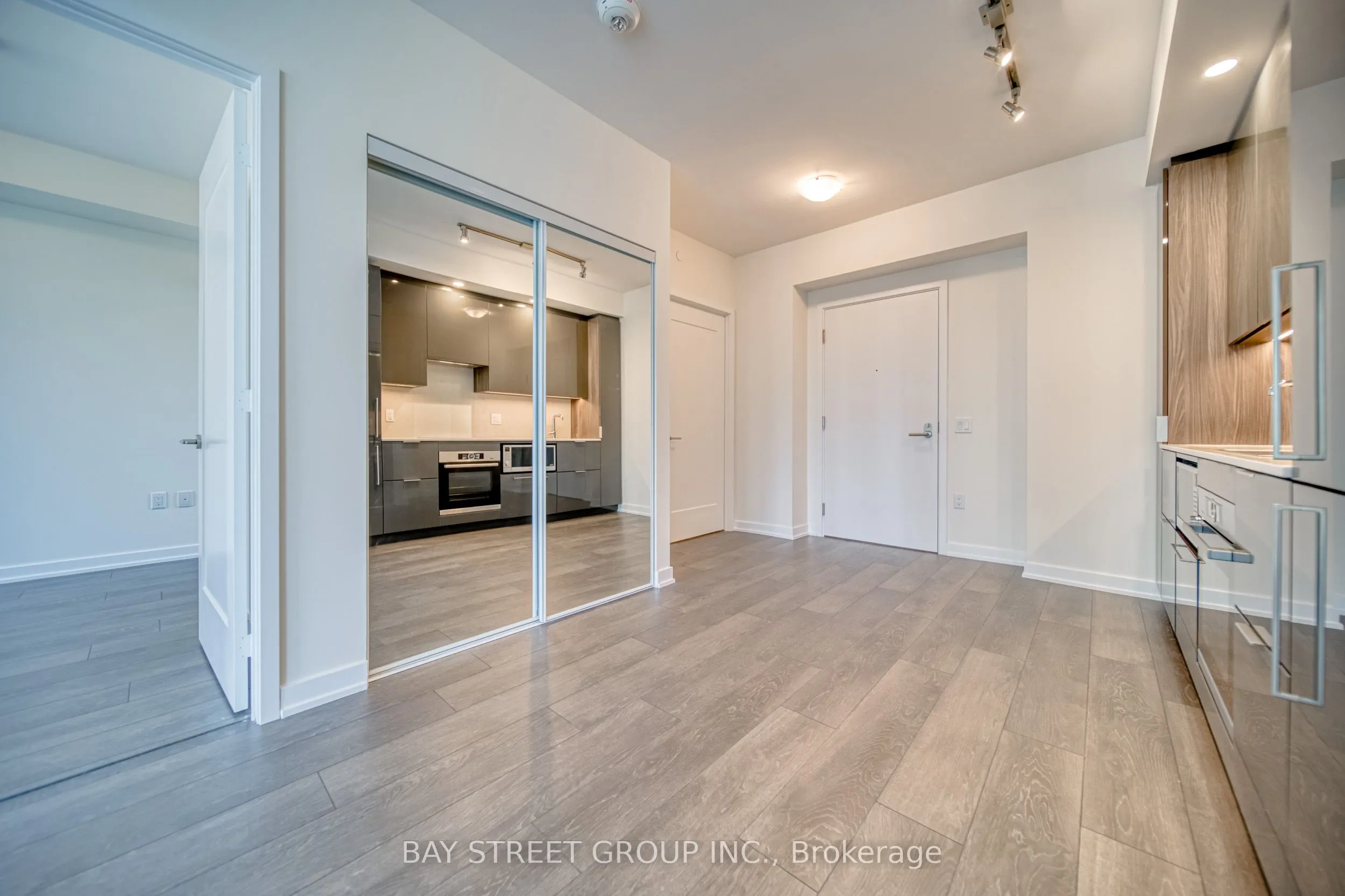 28 Freeland Street, #2303