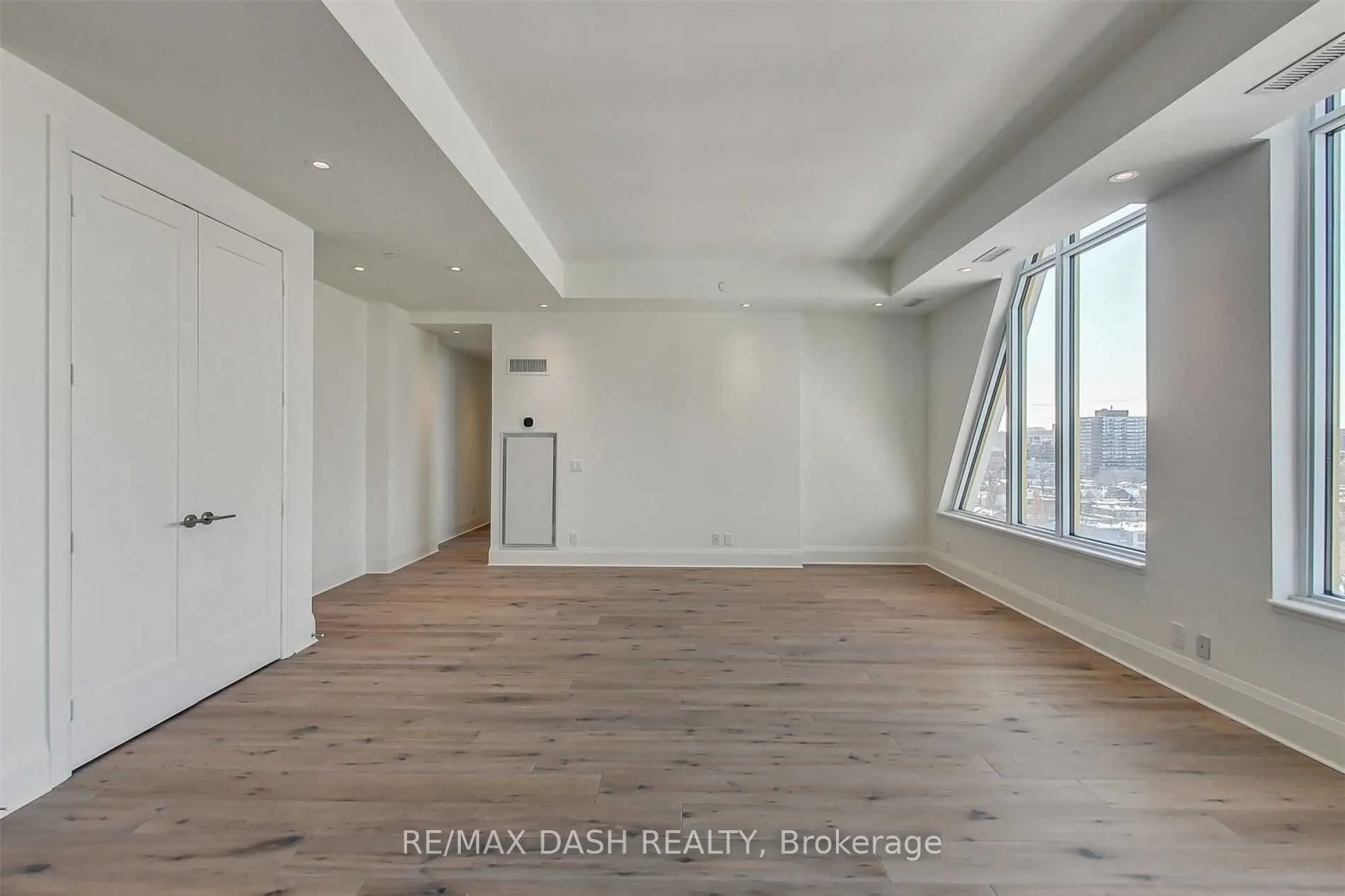 151 Avenue Road, #1001