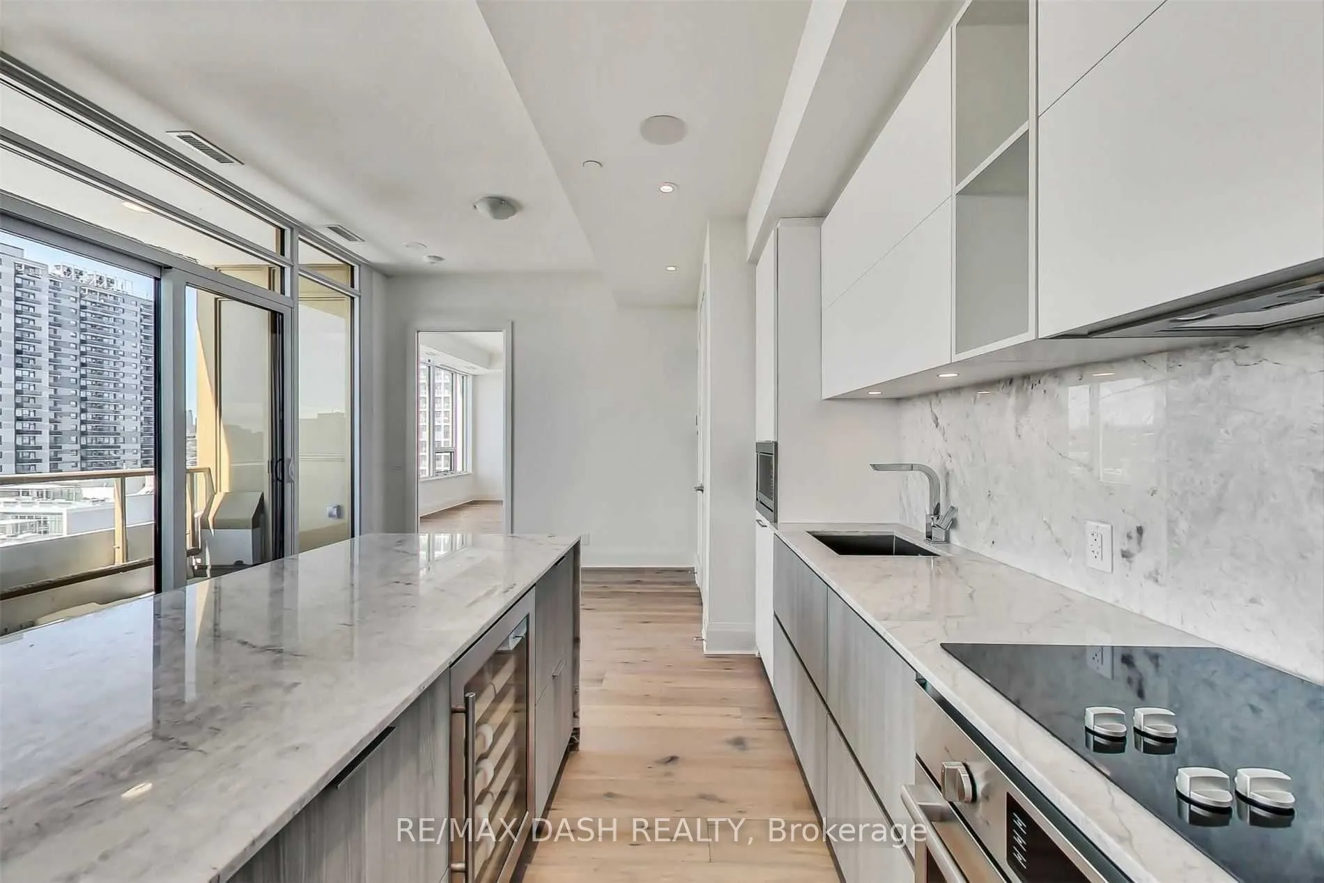 151 Avenue Road, #1001