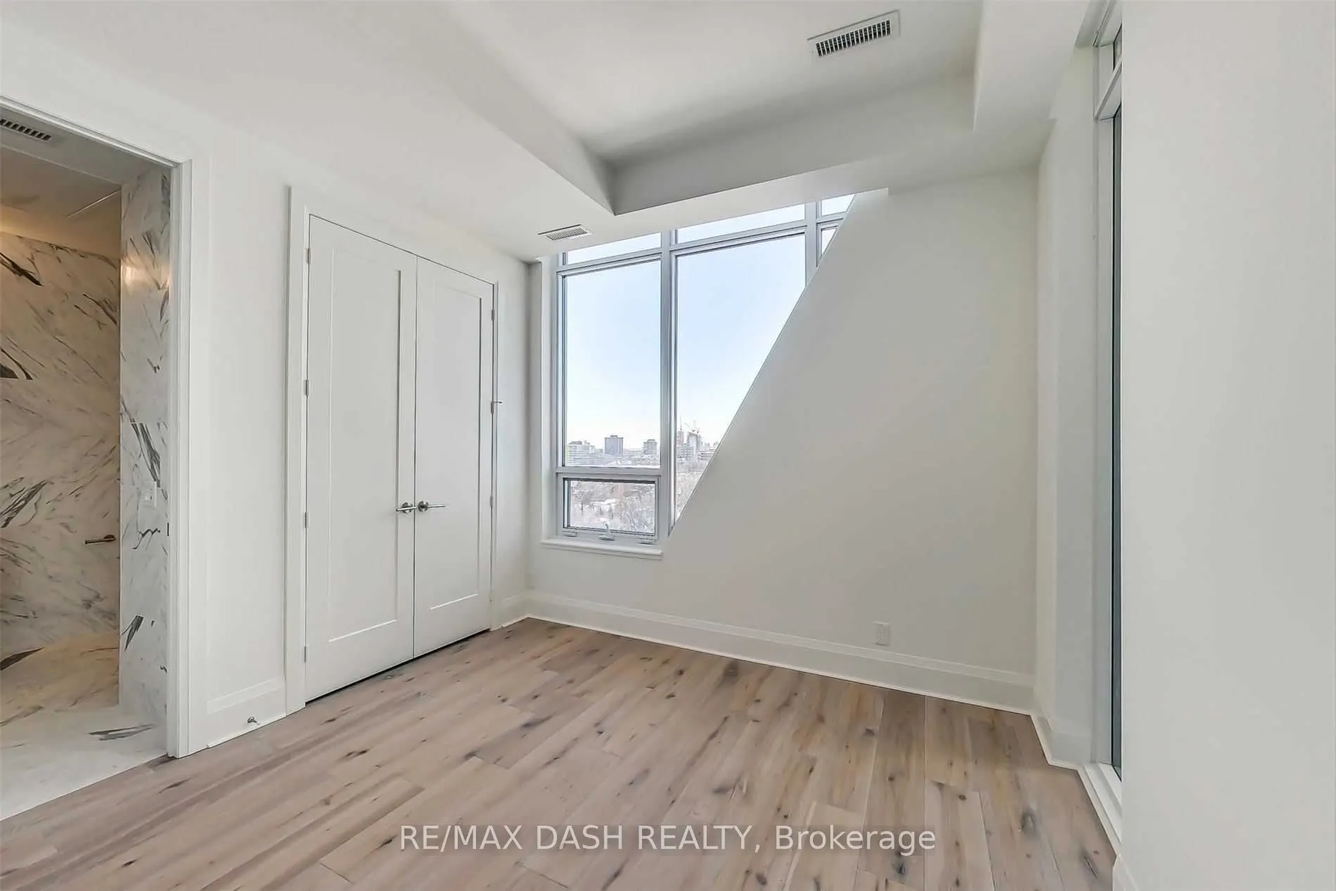 151 Avenue Road, #1001