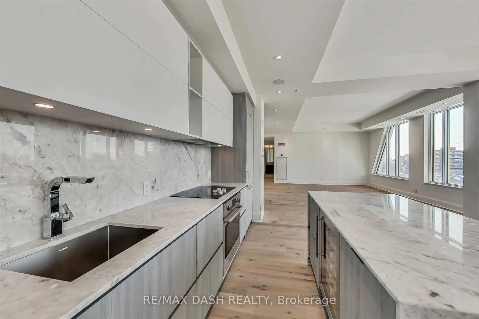 151 Avenue Road, #1001