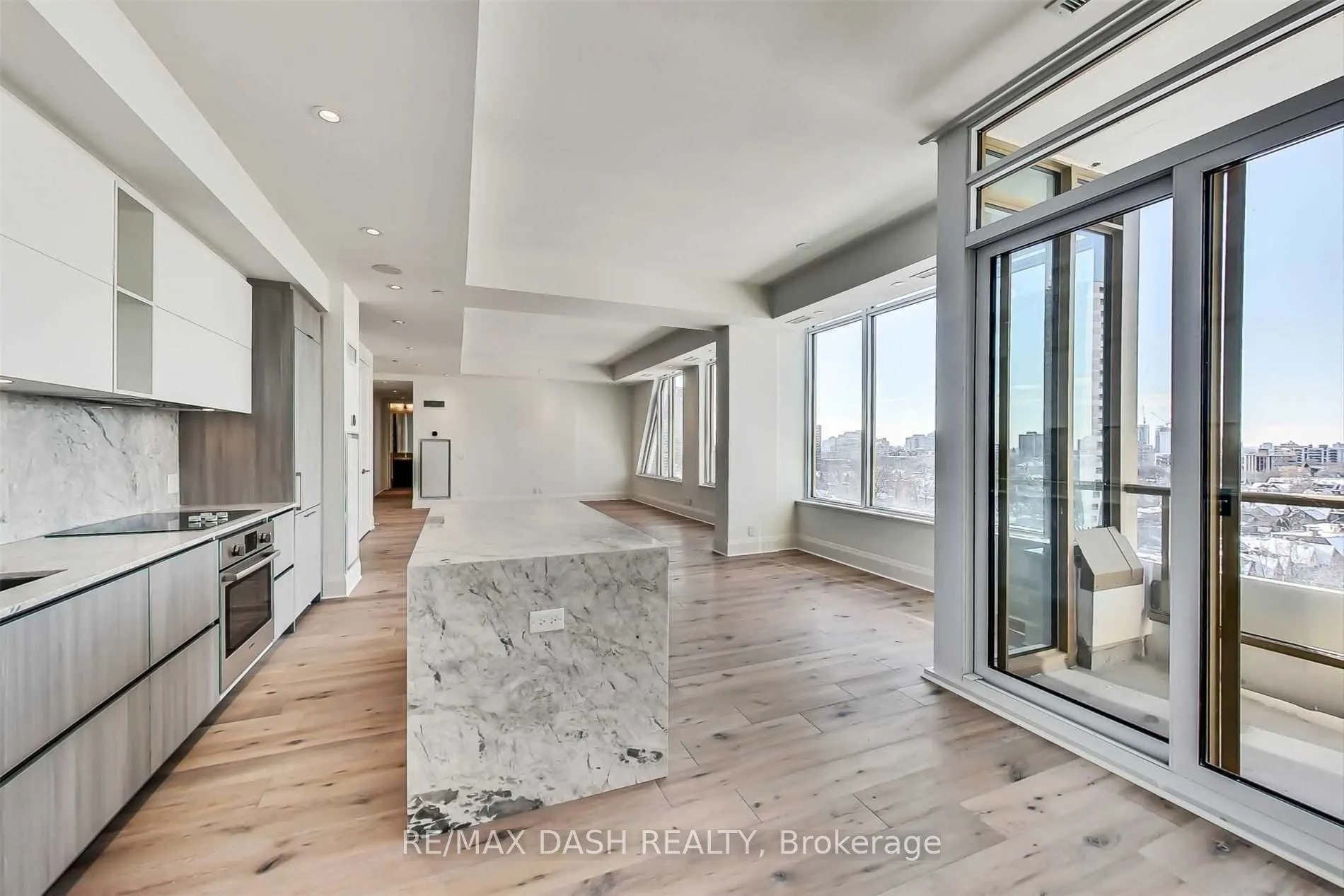 151 Avenue Road, #1001
