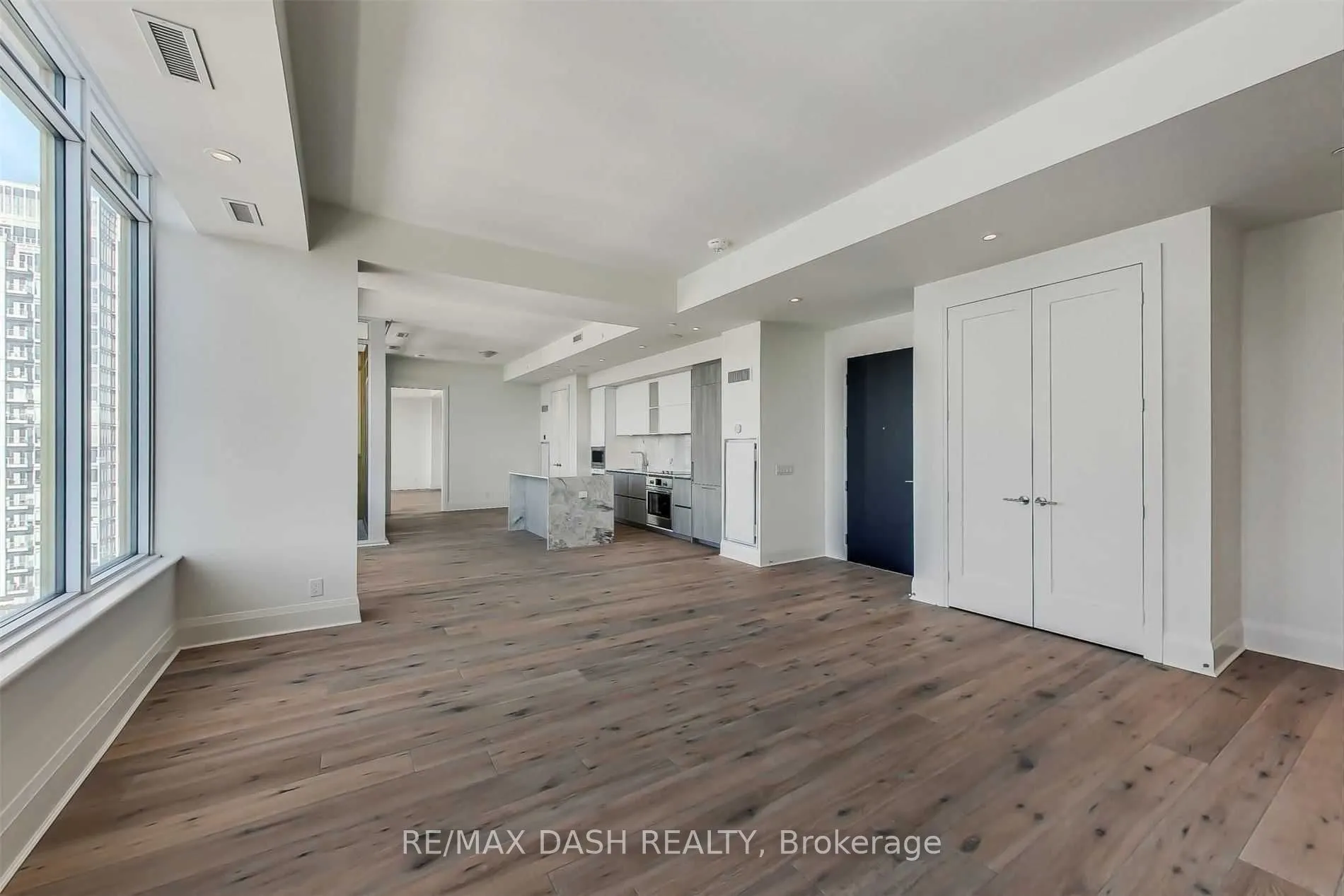 151 Avenue Road, #1001