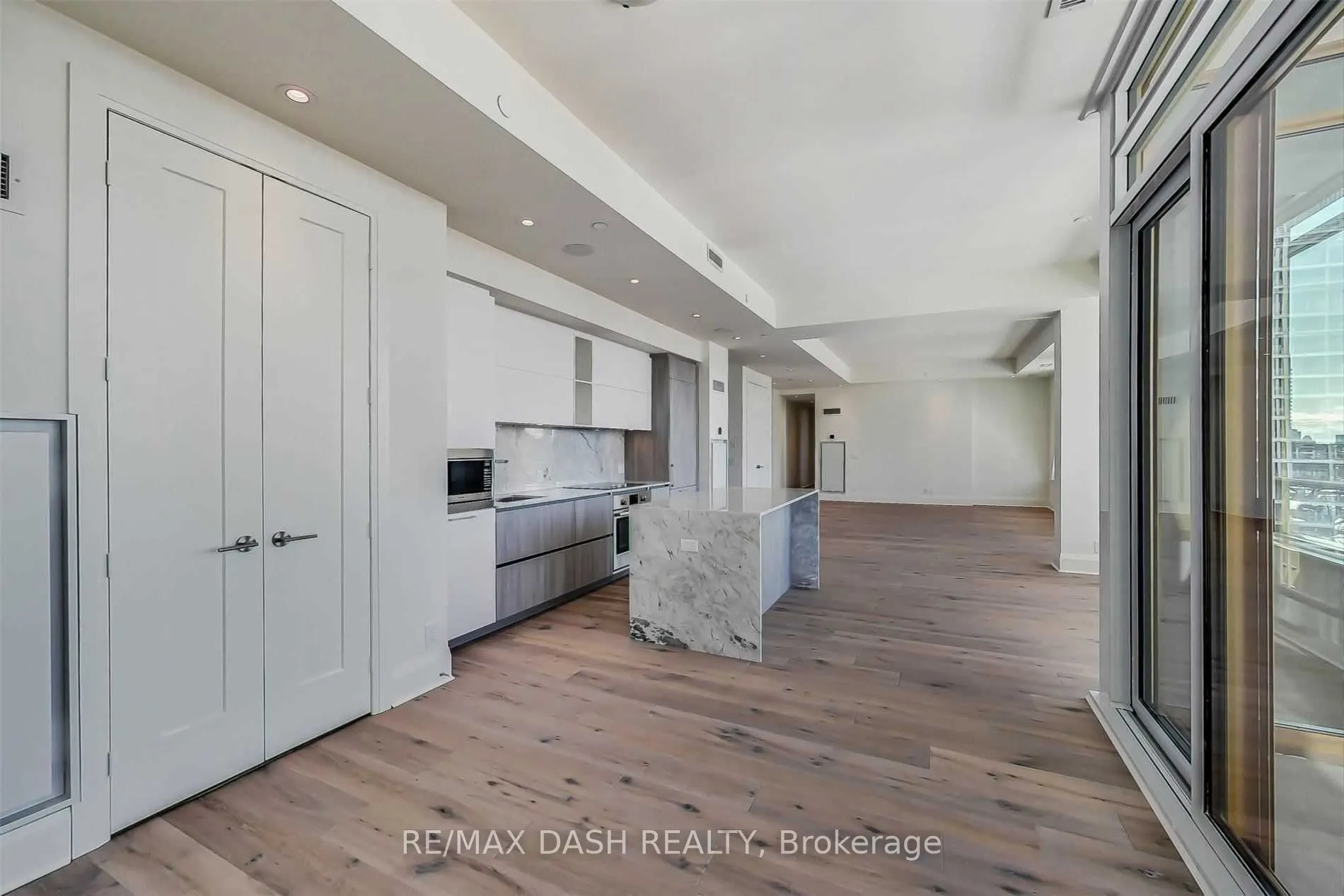 151 Avenue Road, #1001