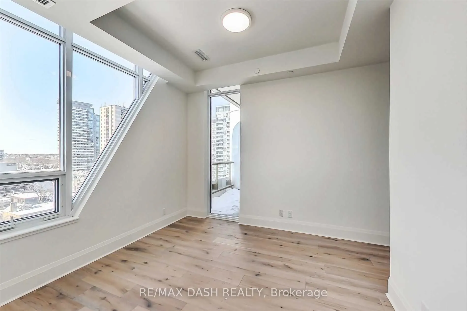 151 Avenue Road, #1001