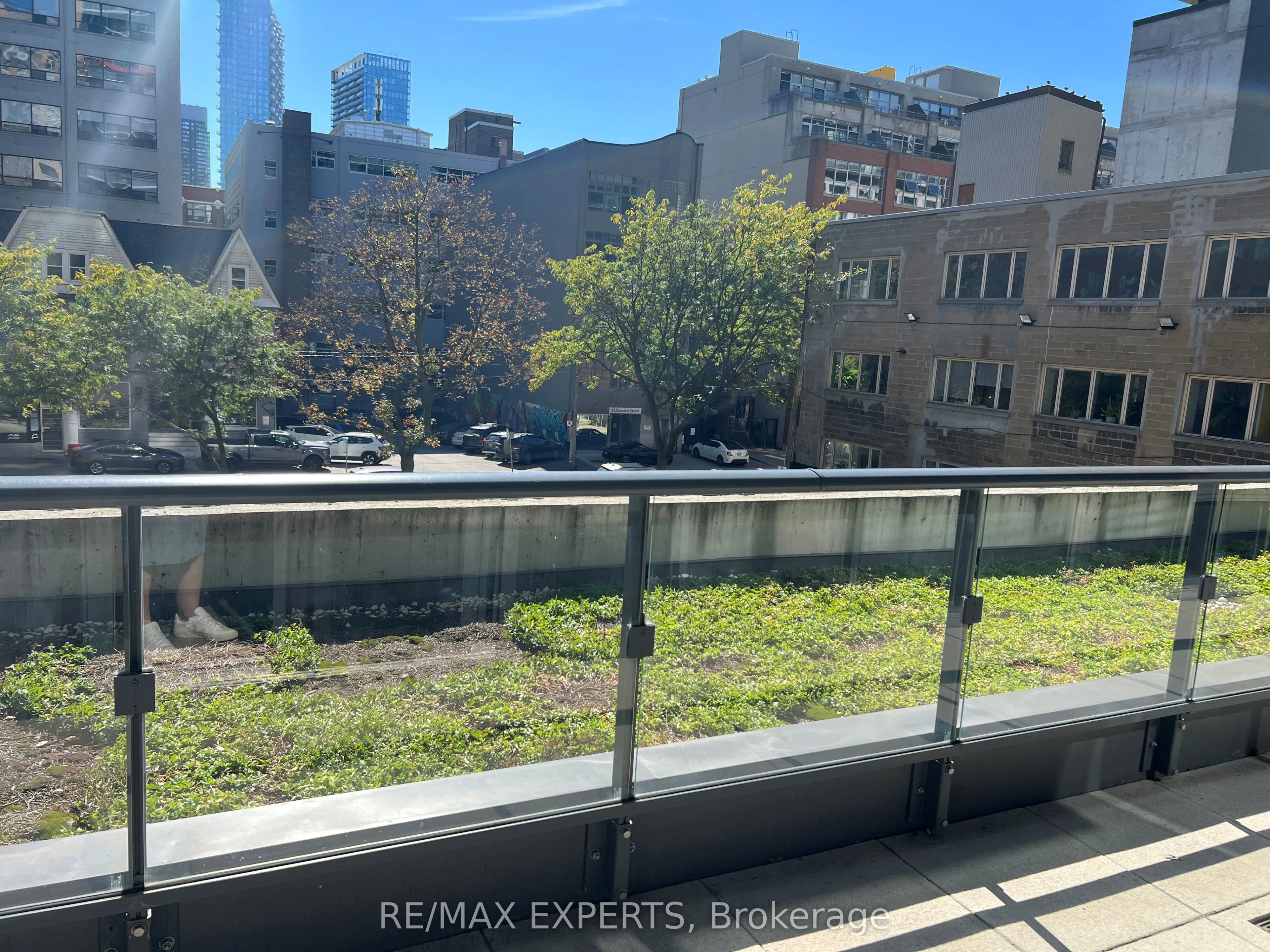 435 Richmond Street W, #204