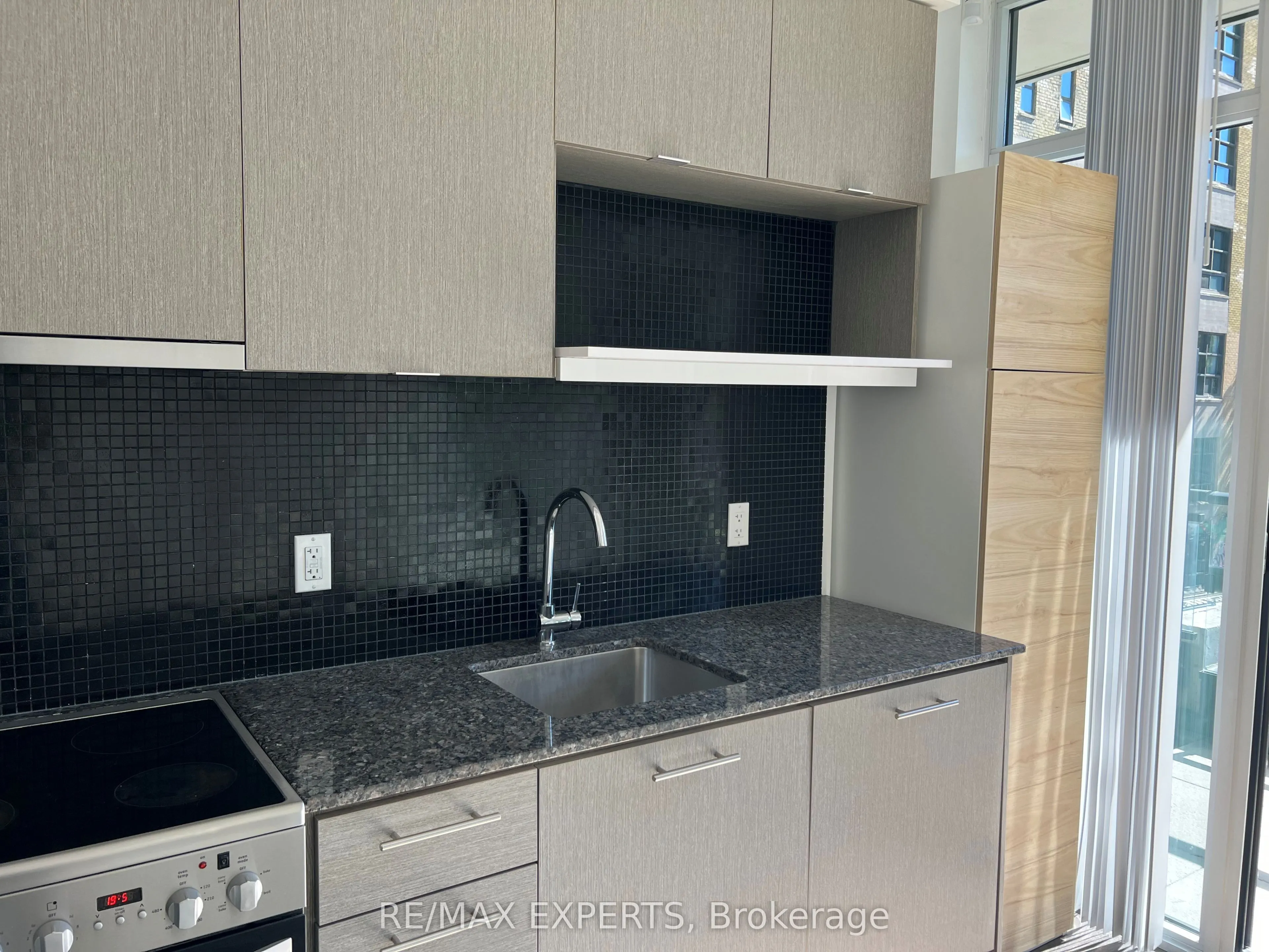 435 Richmond Street W, #204