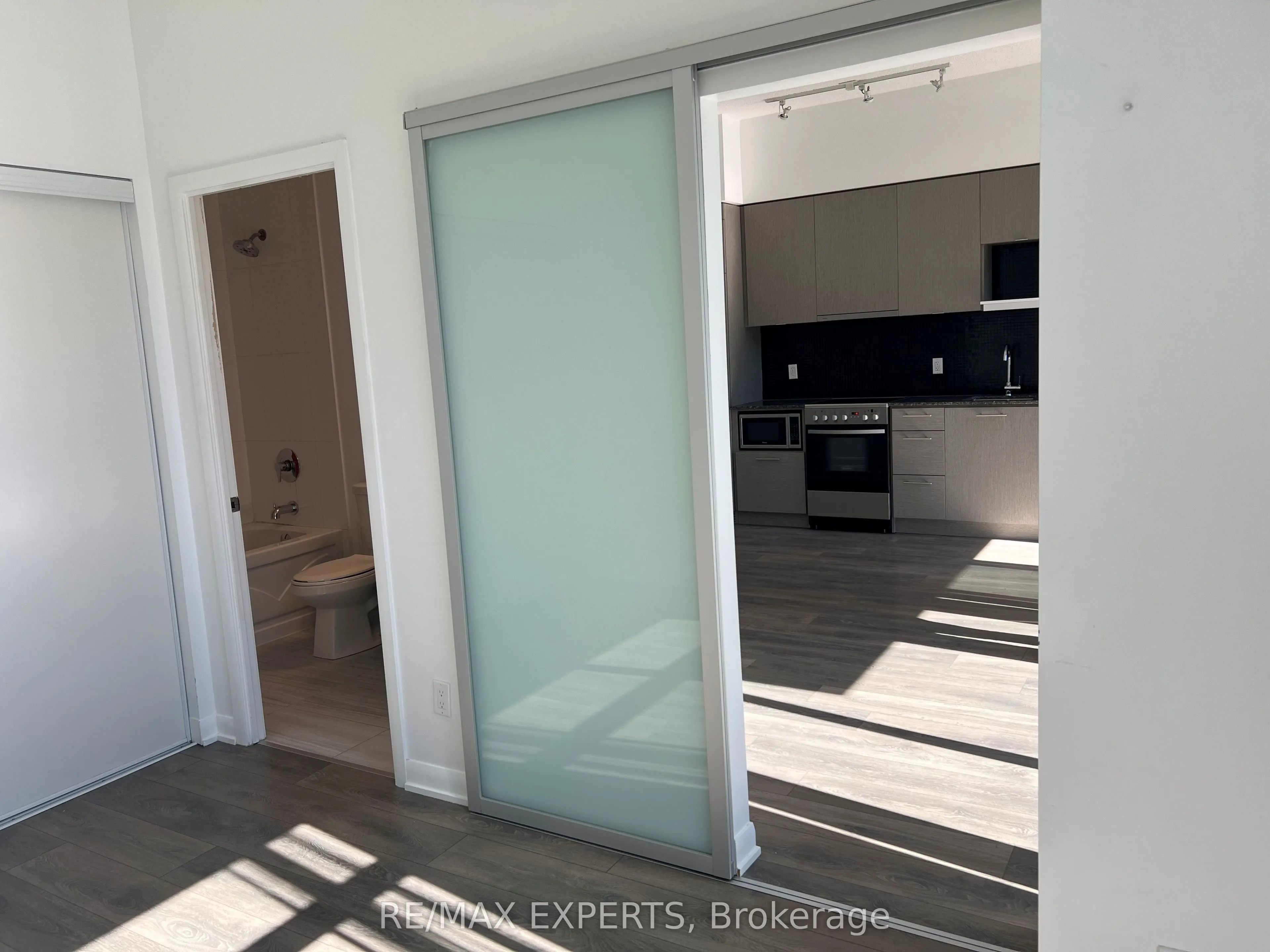 435 Richmond Street W, #204