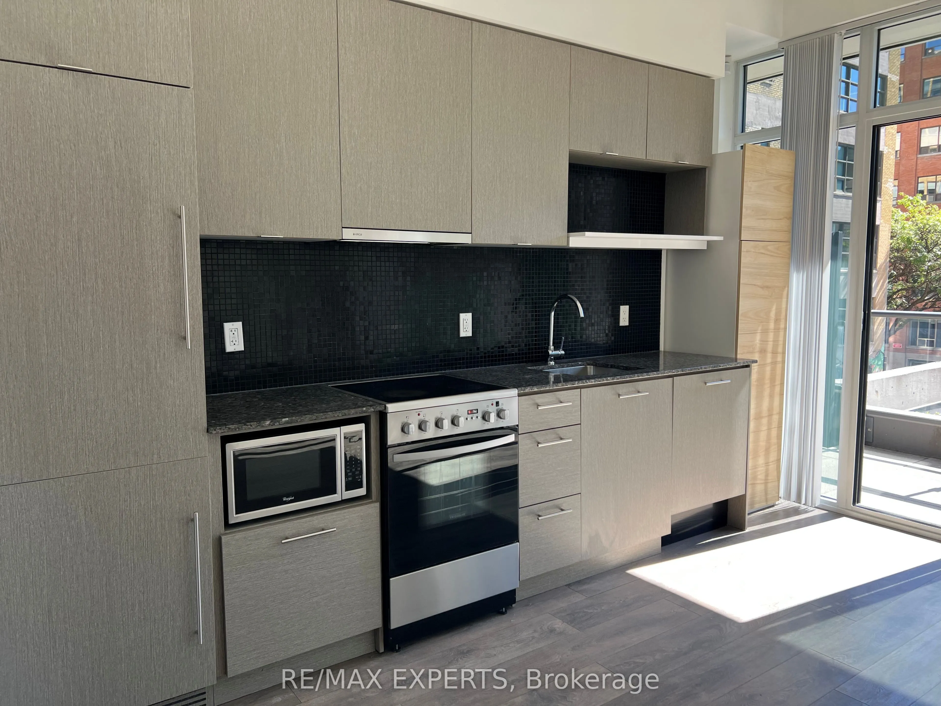435 Richmond Street W, #204