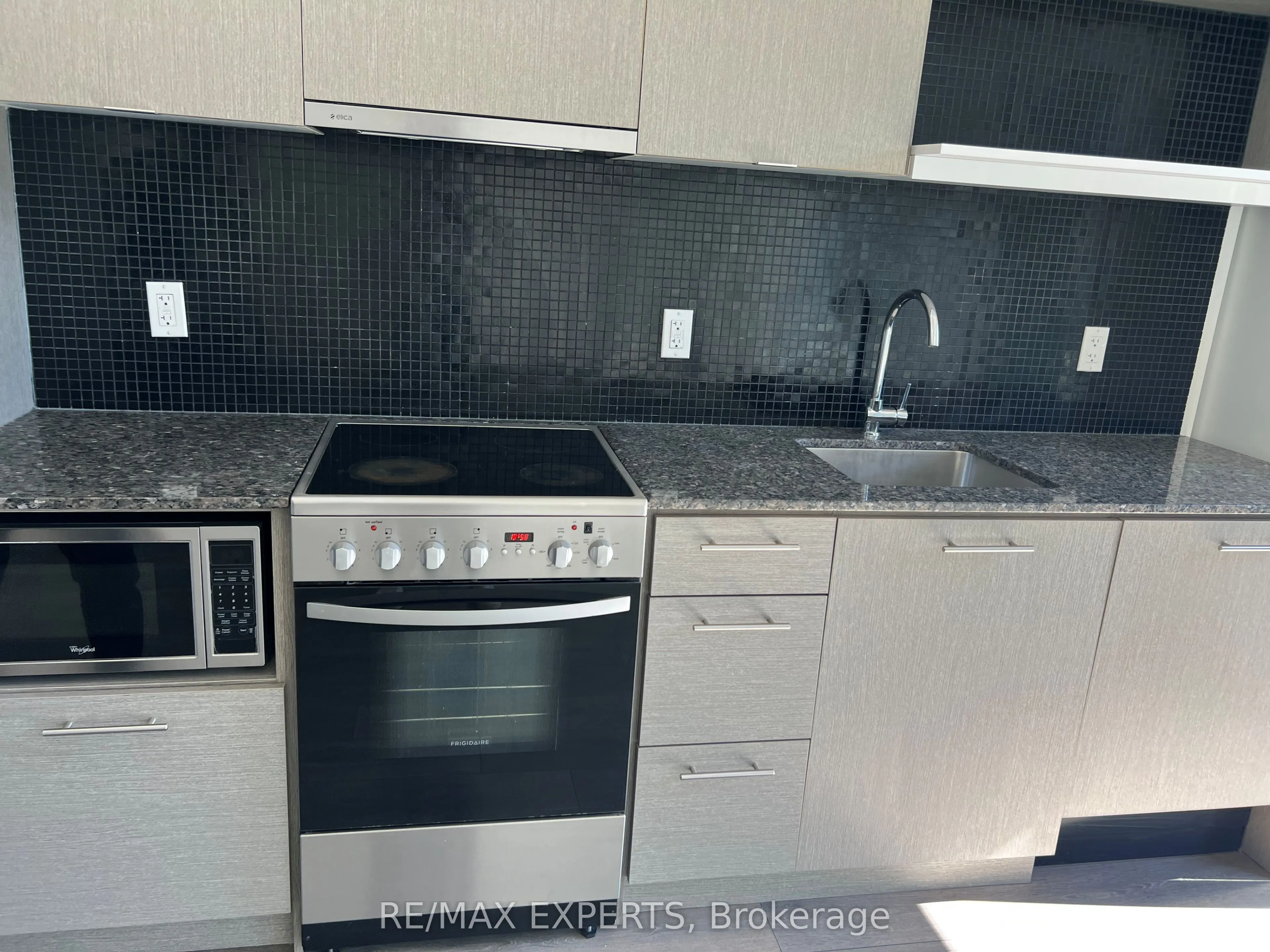 435 Richmond Street W, #204